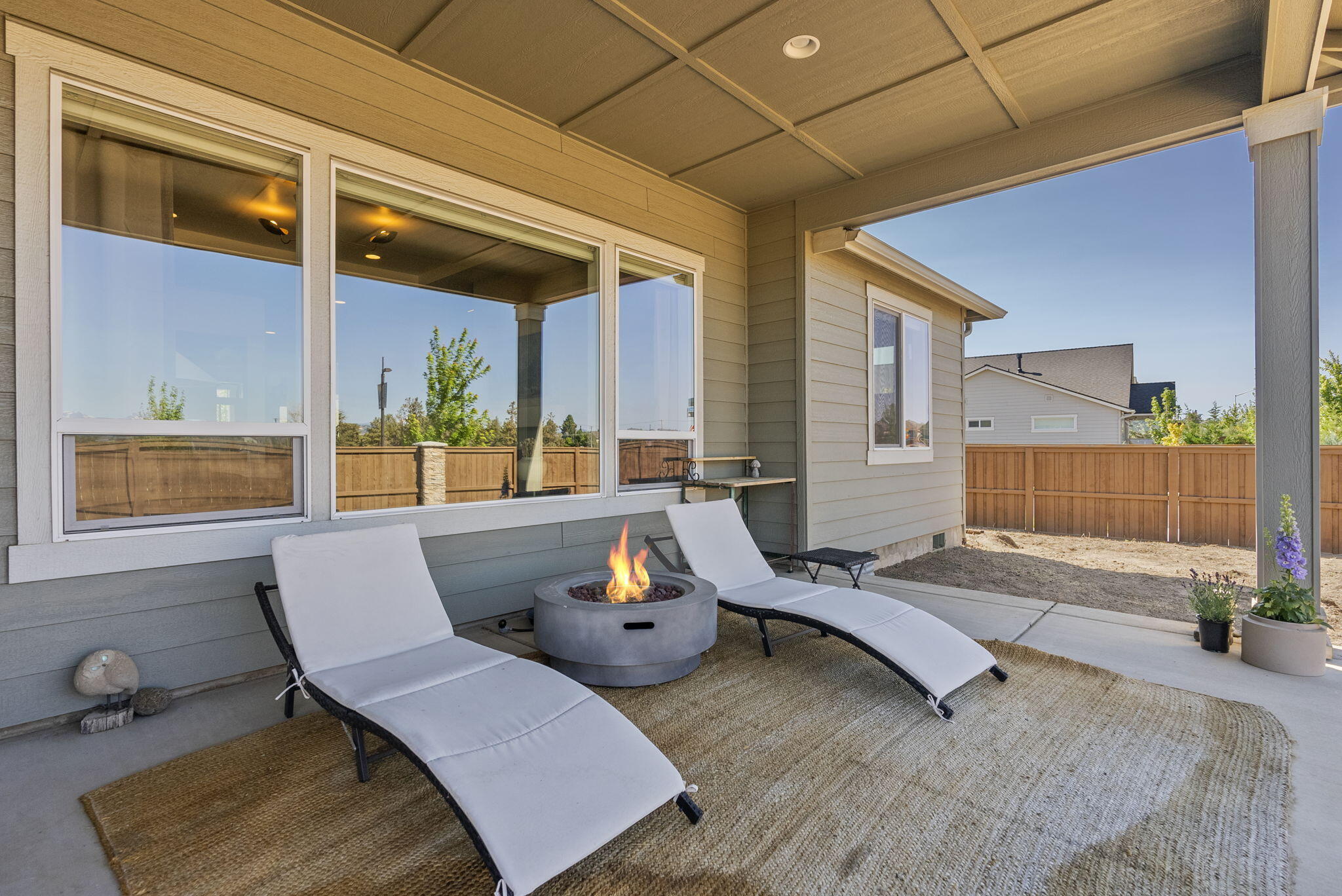 3811 NE Oakside