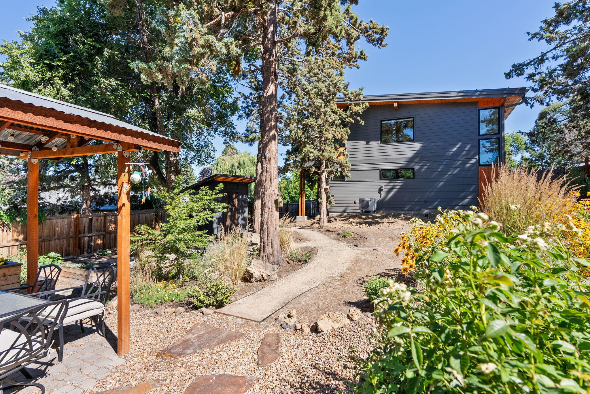 664 NE Quimby Avenue