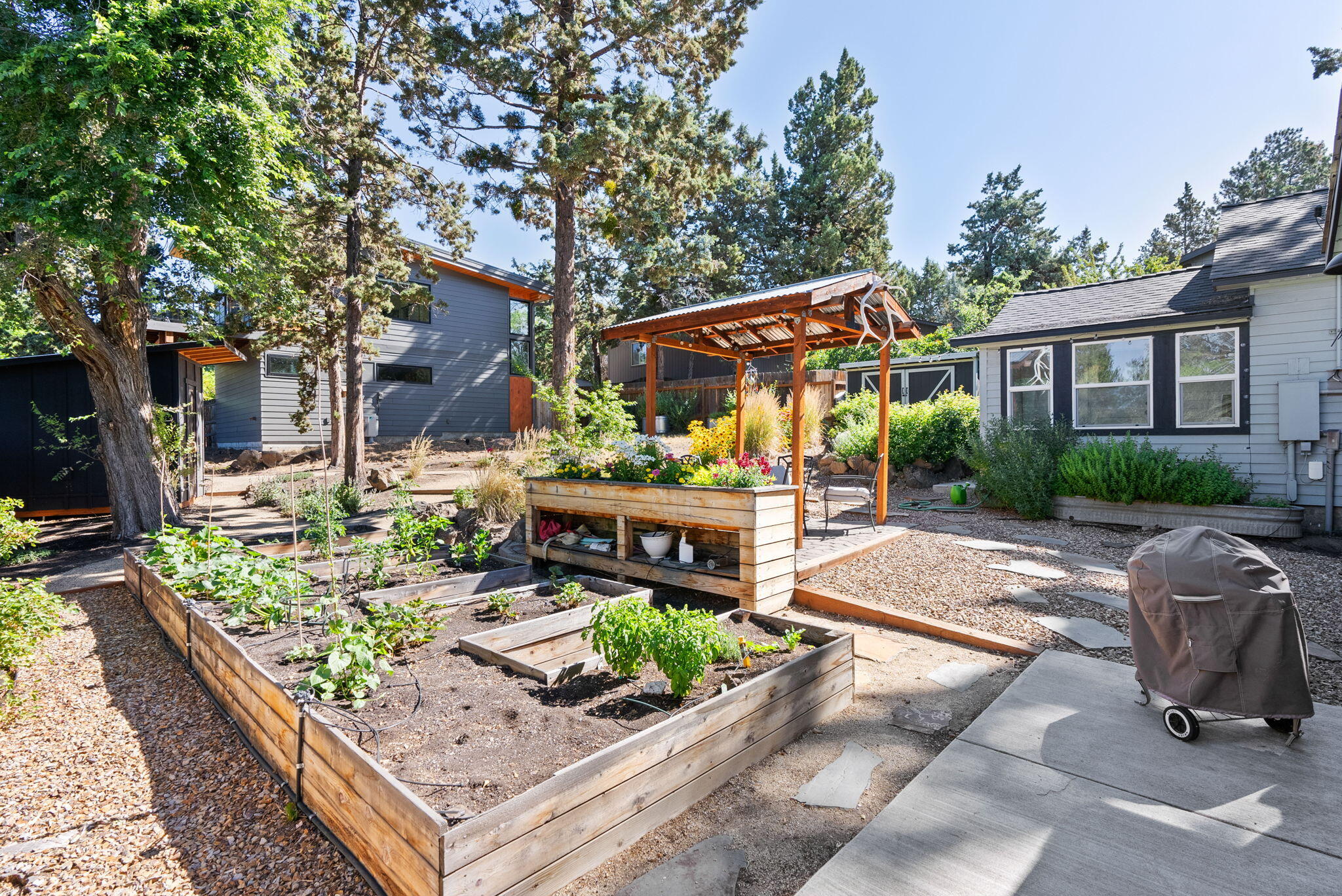 664 NE Quimby Avenue