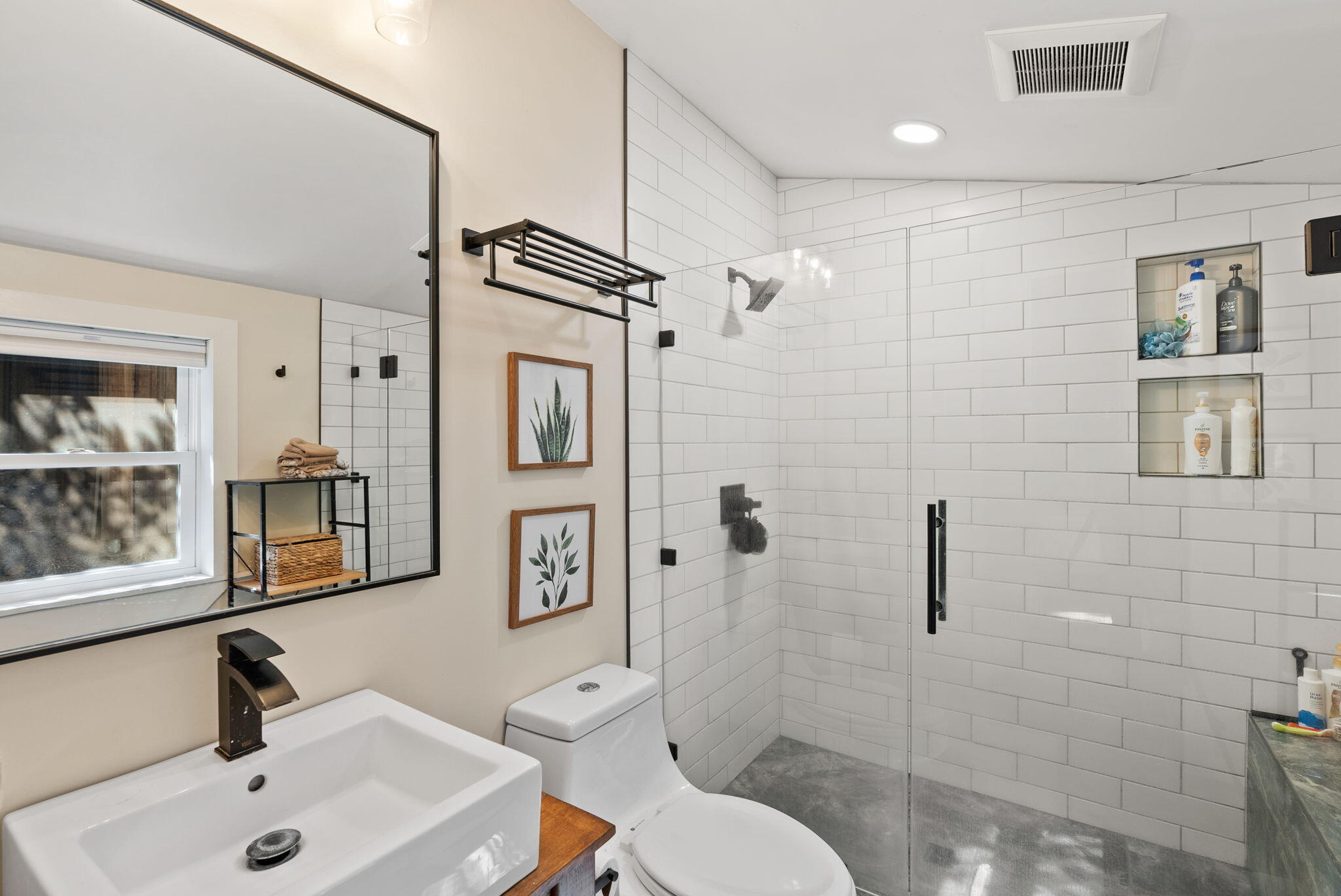 664 NE Quimby Avenue