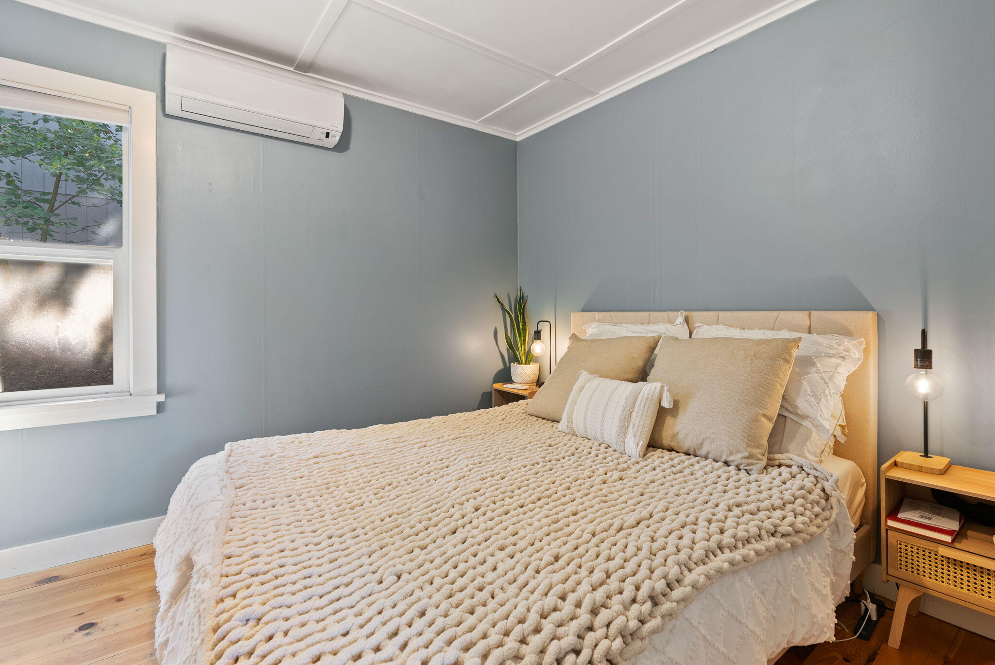 664 NE Quimby Avenue