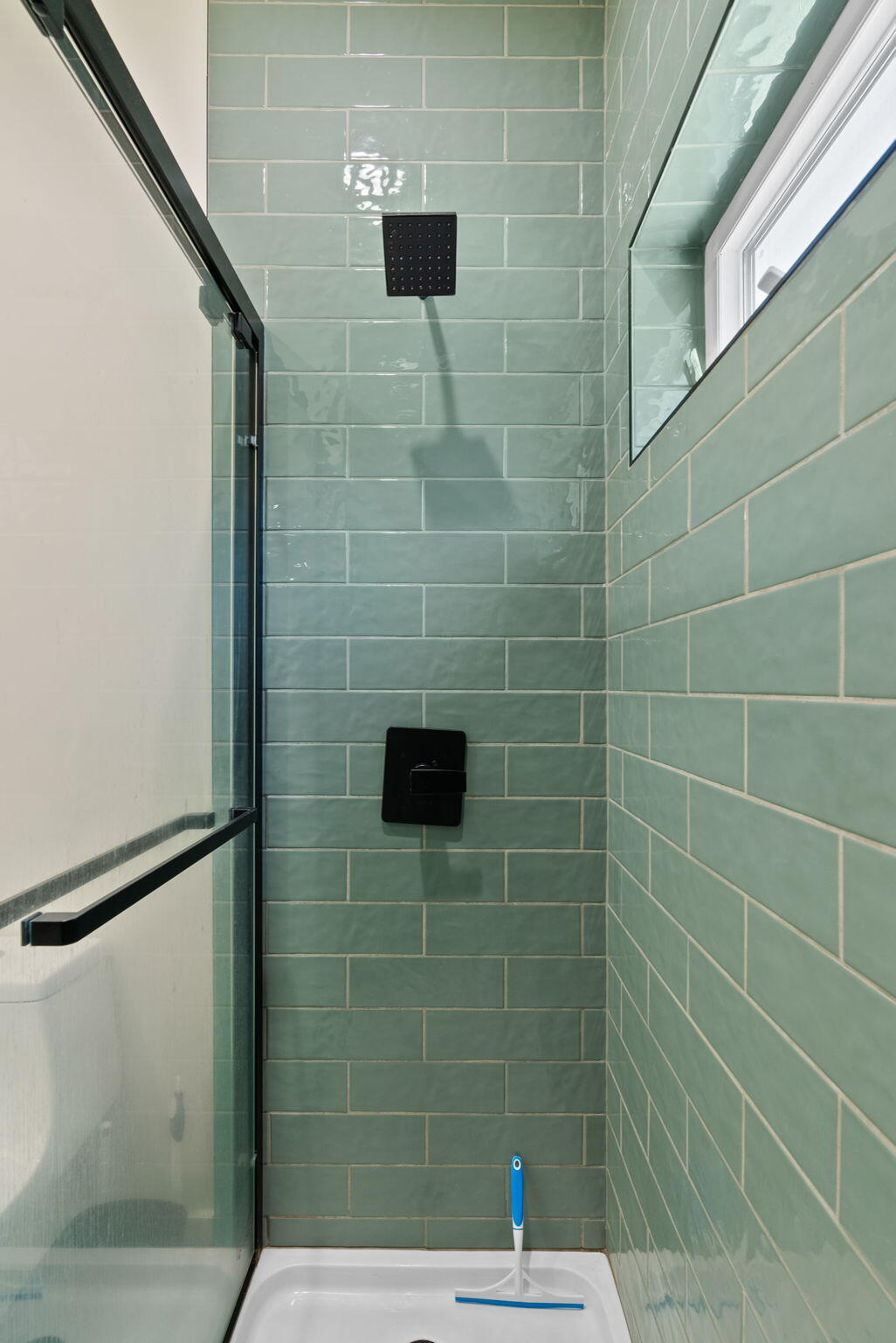 664 NE Quimby Avenue