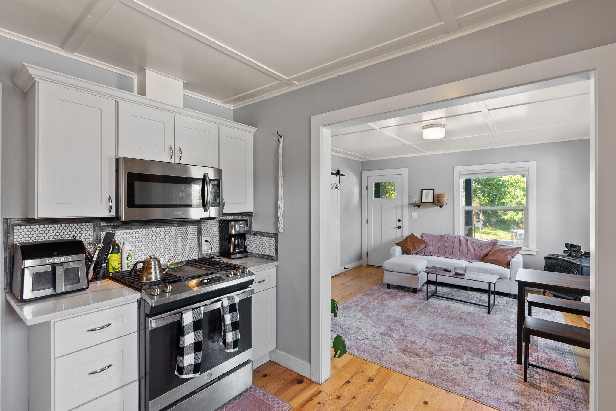 664 NE Quimby Avenue