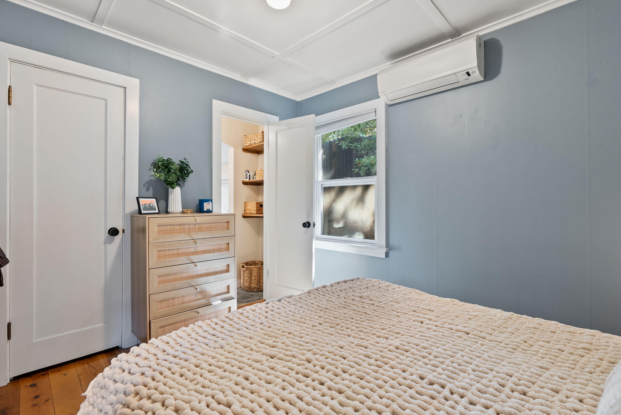 664 NE Quimby Avenue