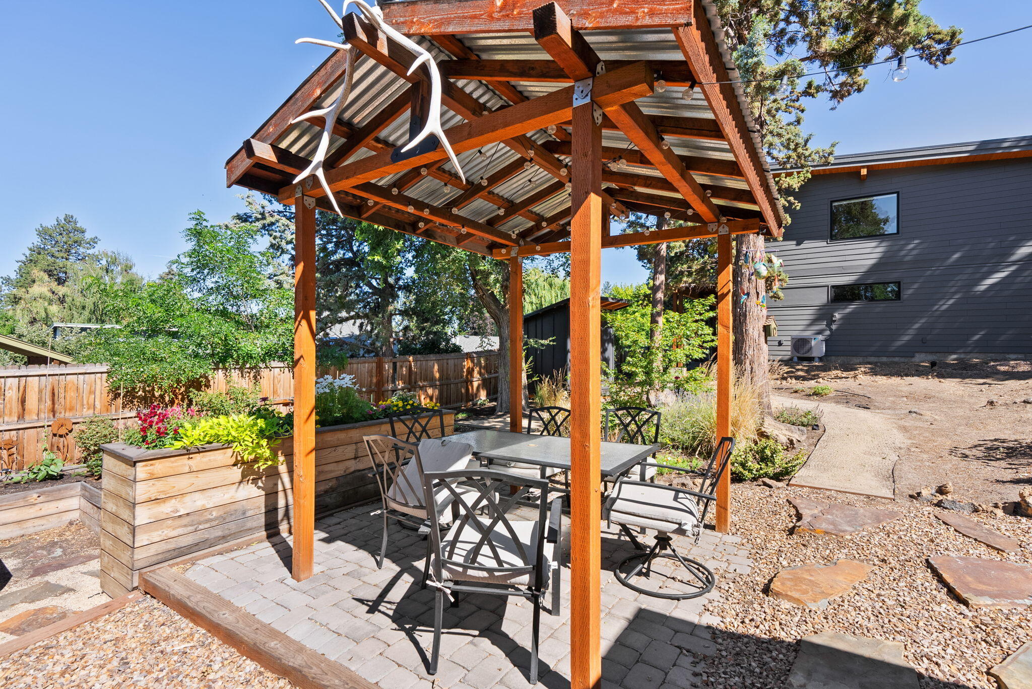 664 NE Quimby Avenue