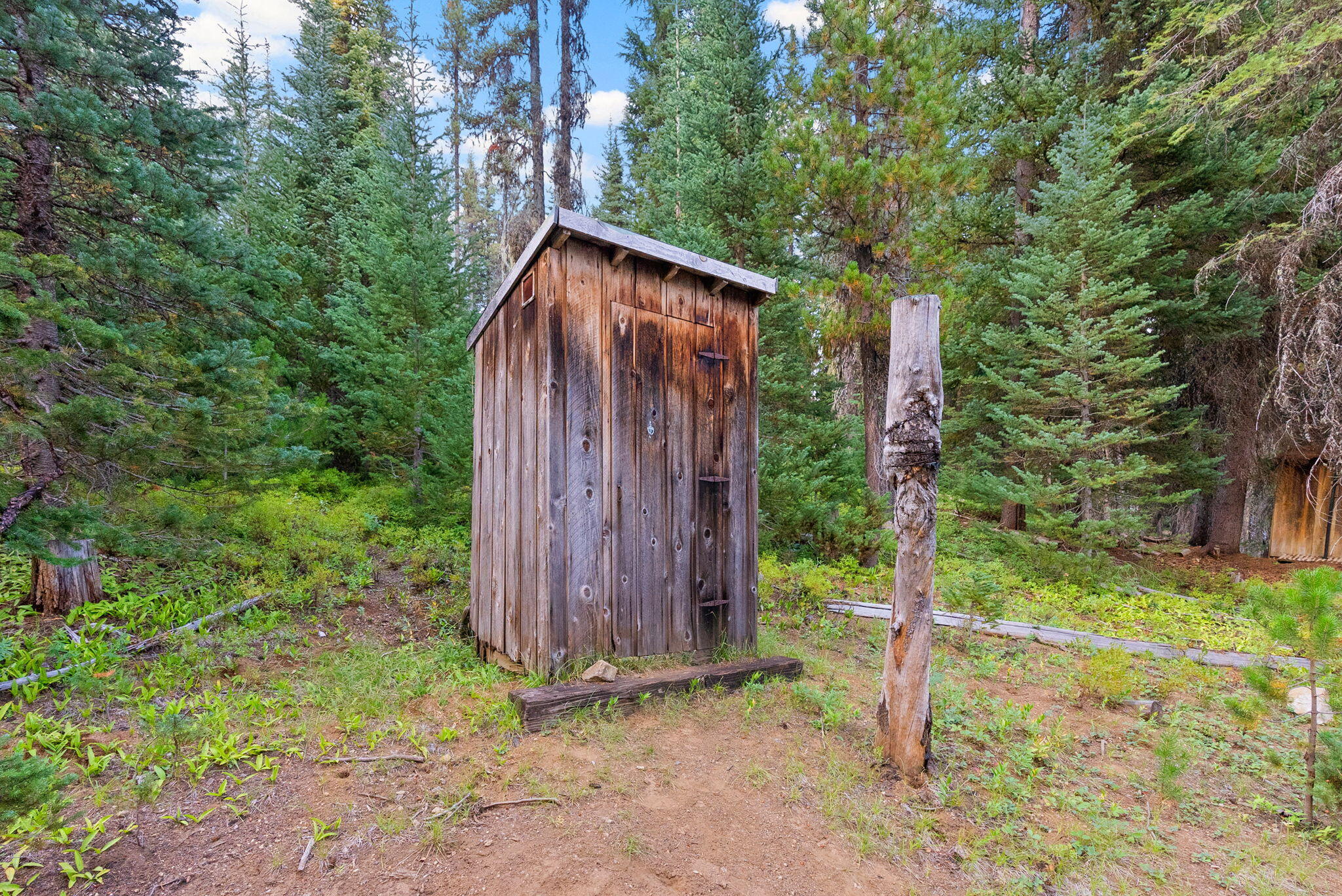 60122 Cascade Lakes Highway