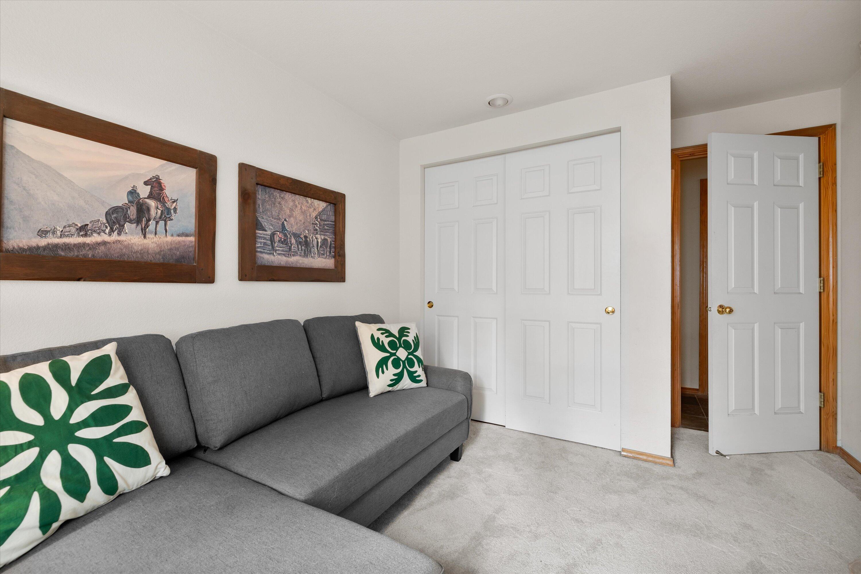 1622 NE Parkridge Drive