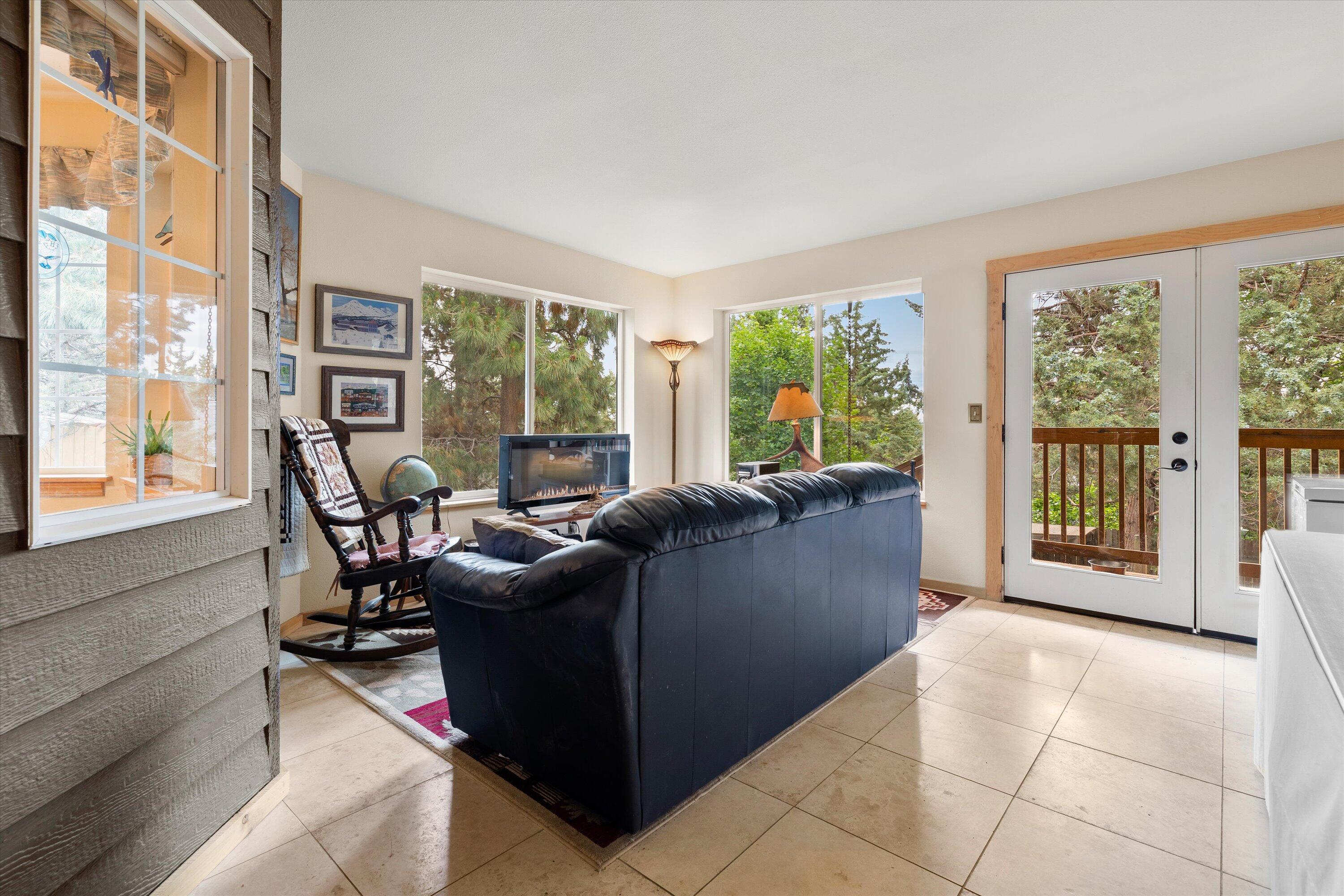 1622 NE Parkridge Drive