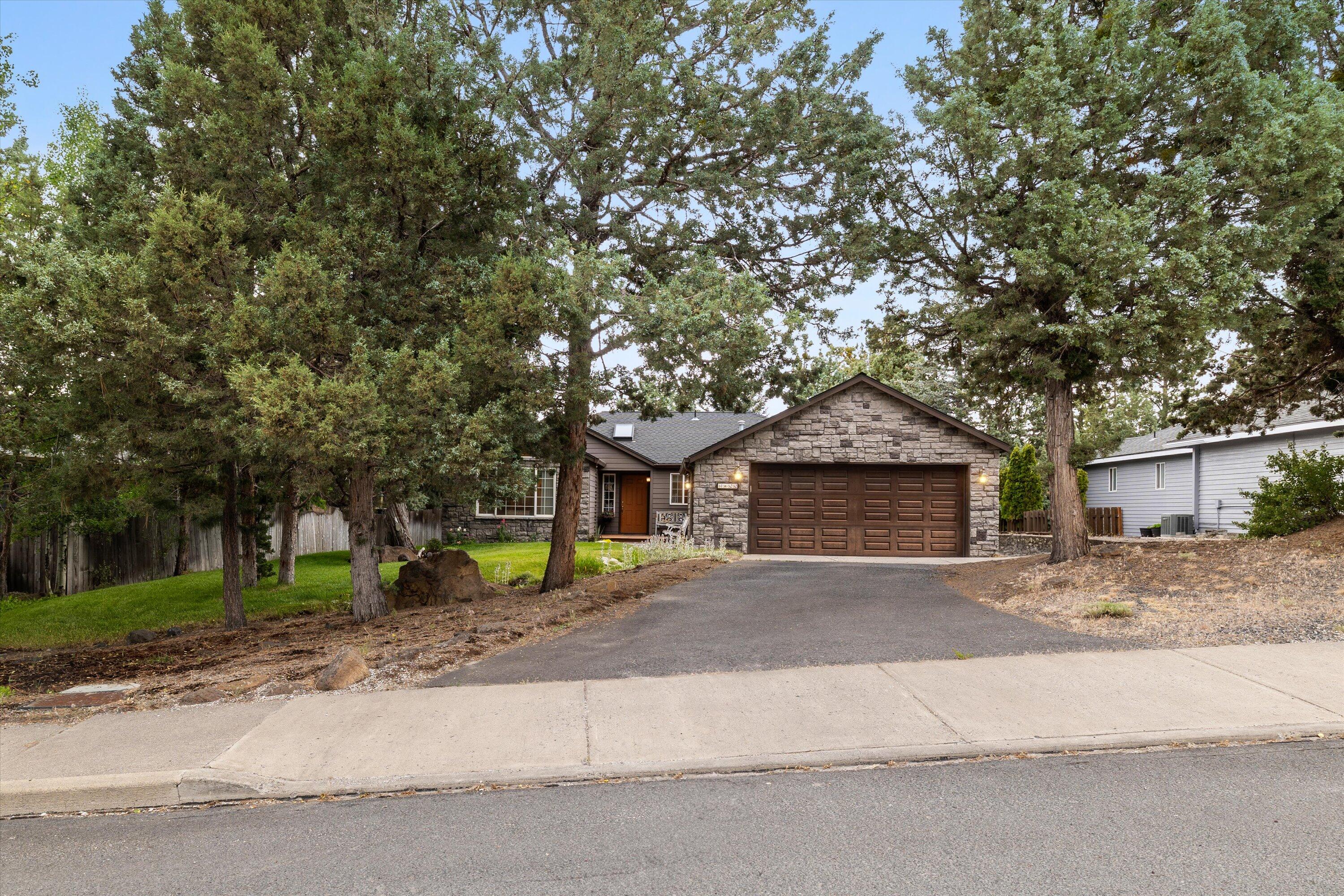 1622 NE Parkridge Drive