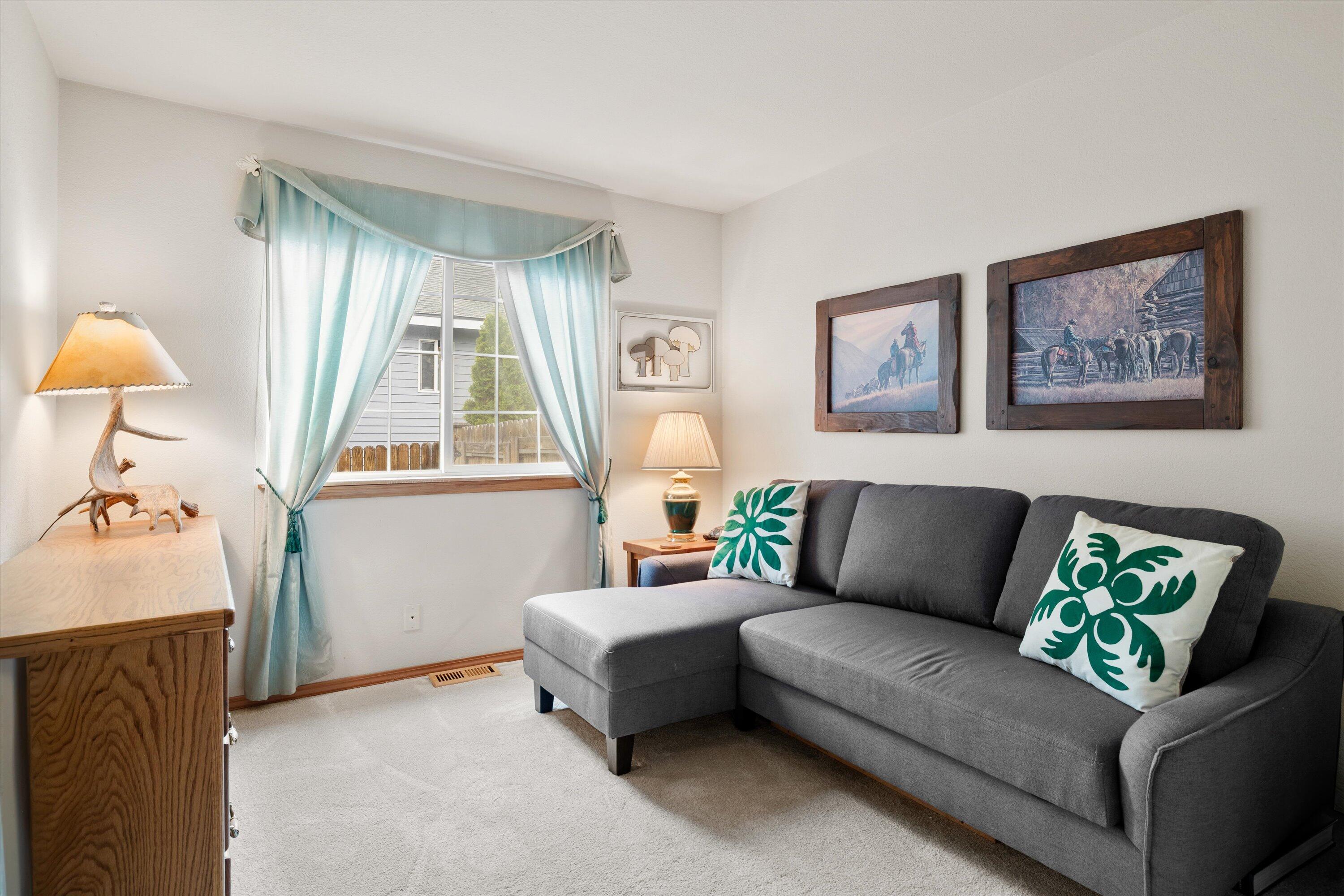 1622 NE Parkridge Drive