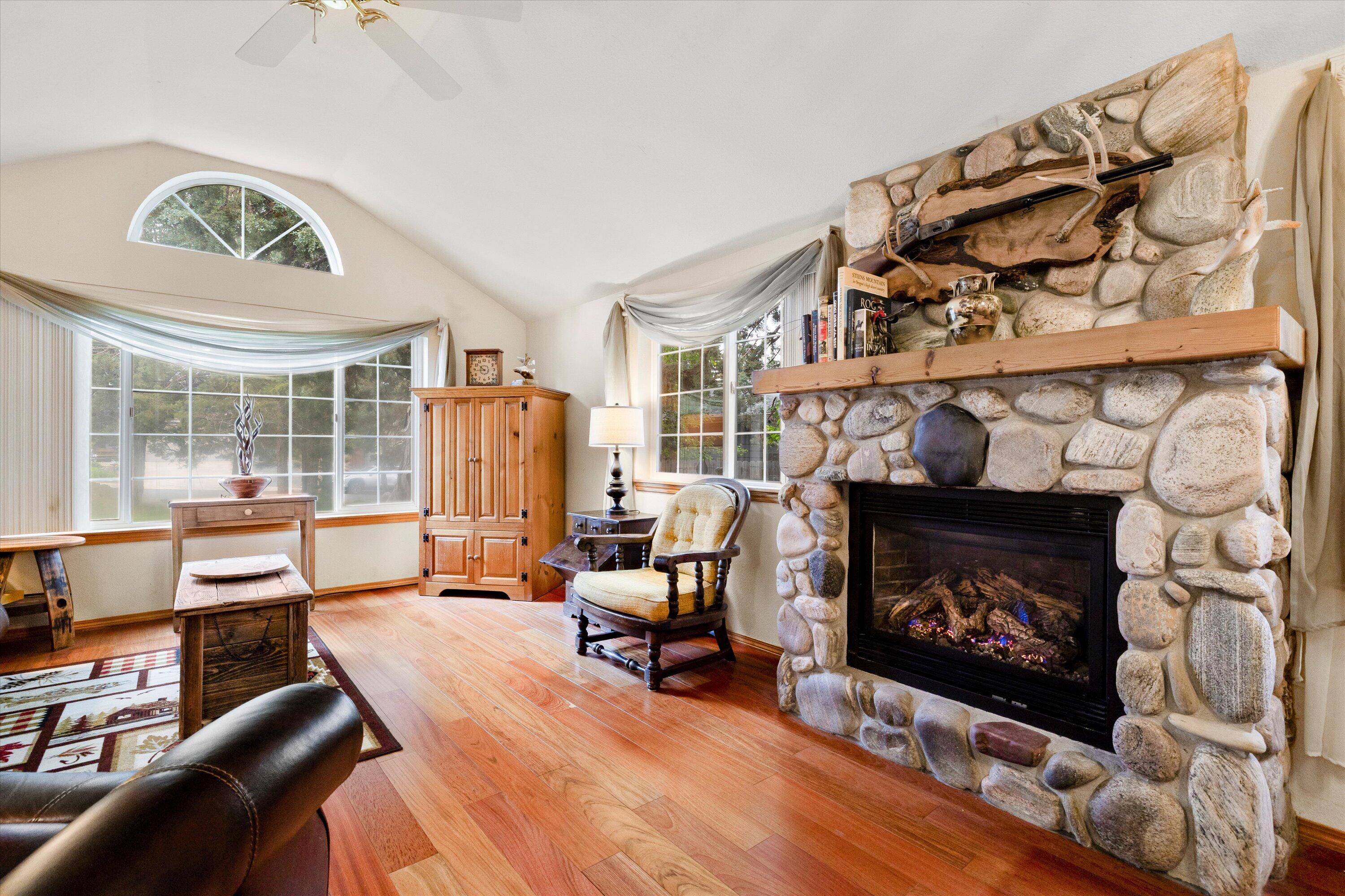 1622 NE Parkridge Drive