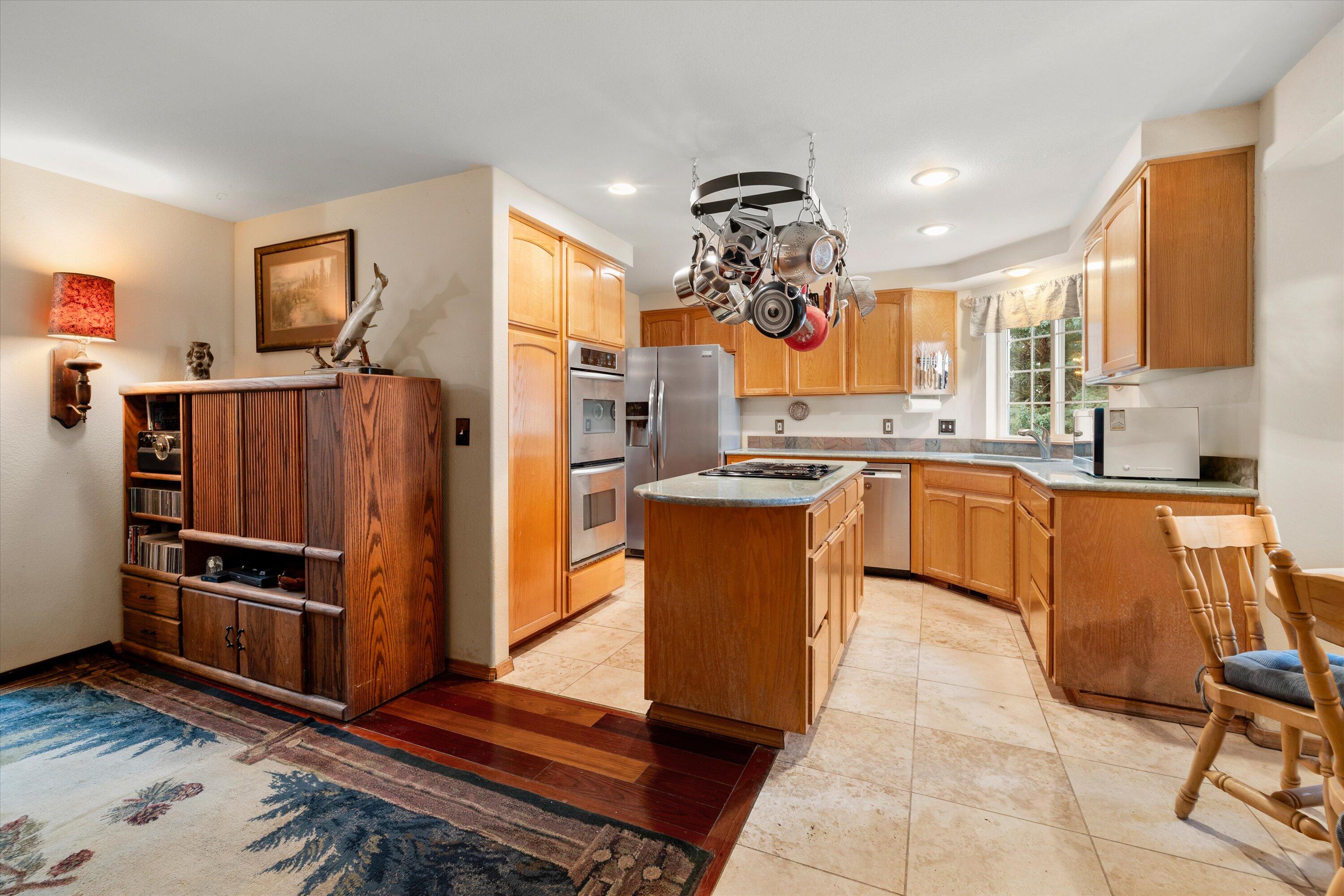 1622 NE Parkridge Drive