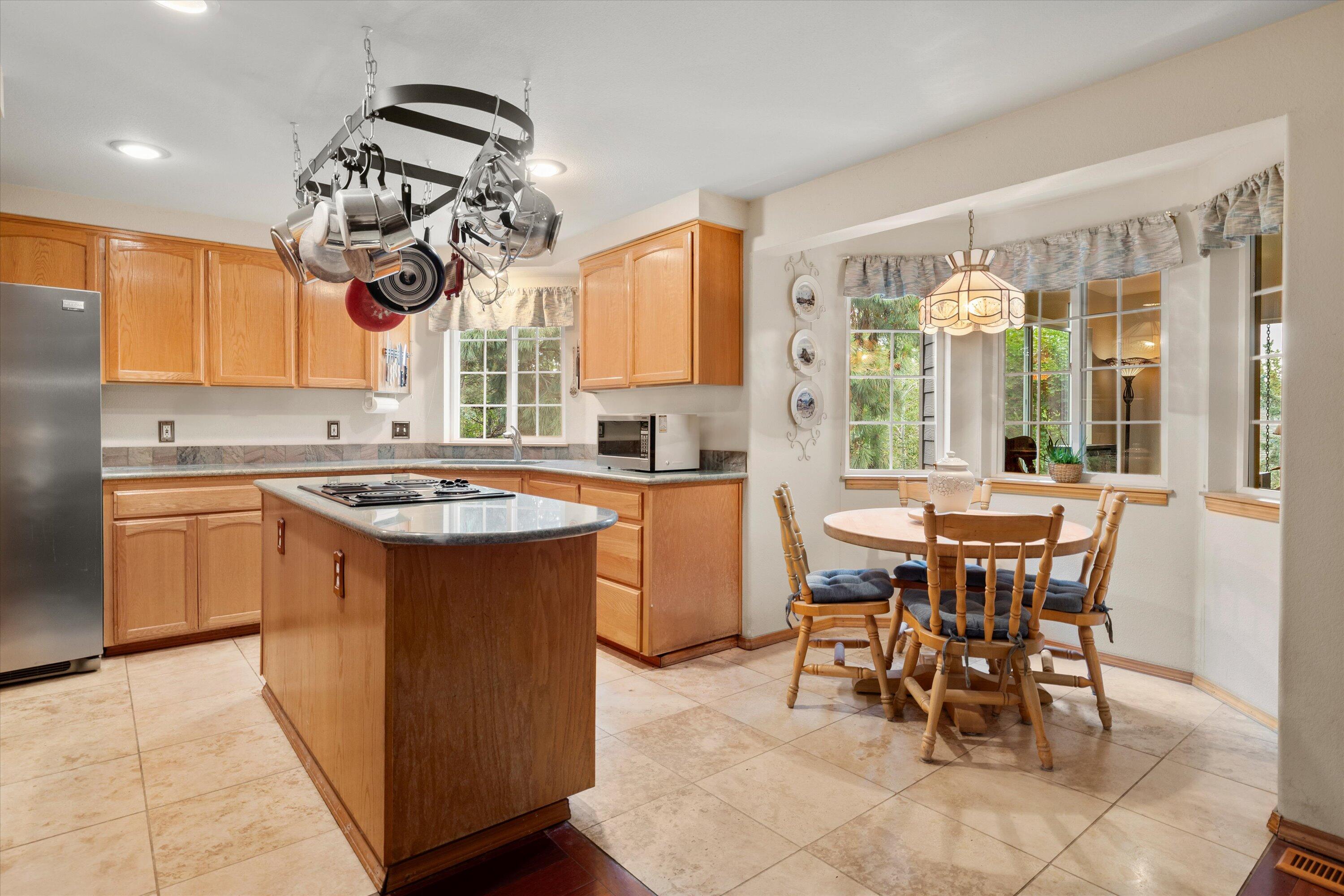 1622 NE Parkridge Drive