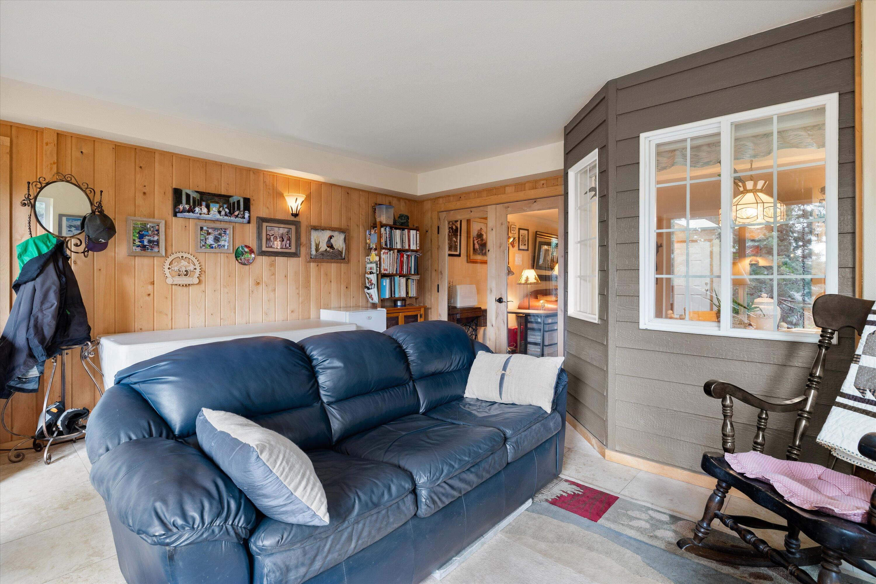 1622 NE Parkridge Drive