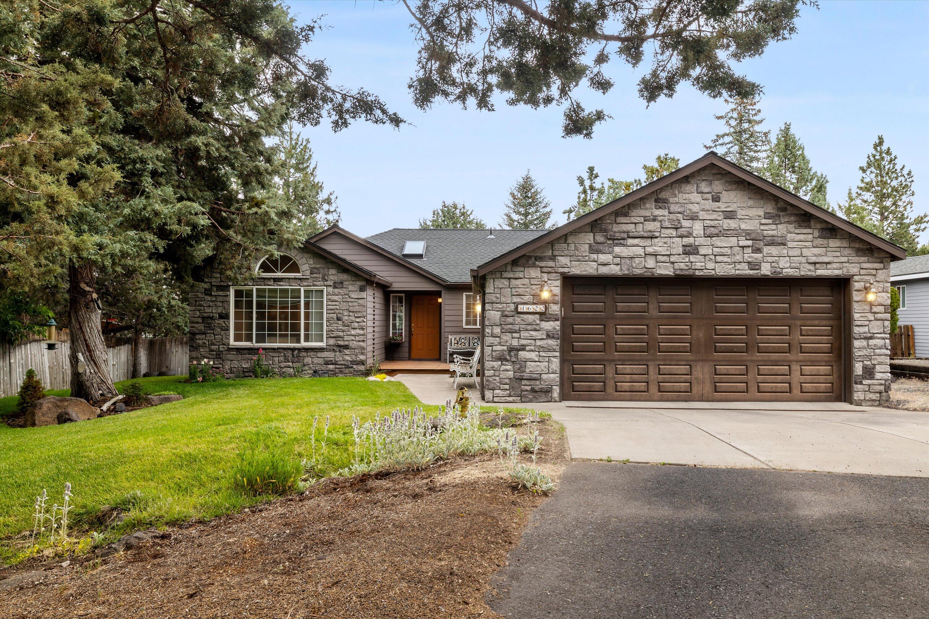 1622 NE Parkridge Drive