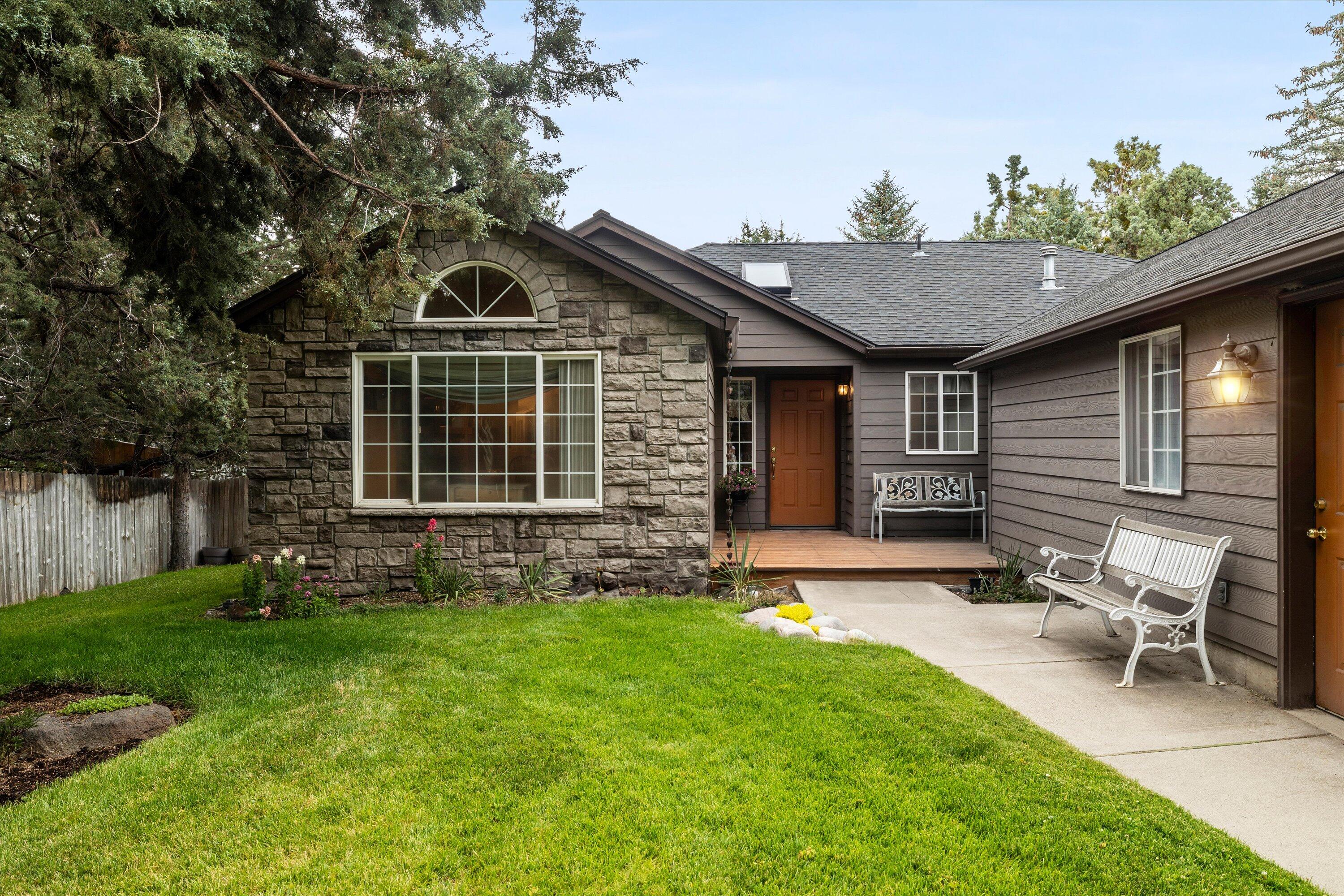 1622 NE Parkridge Drive