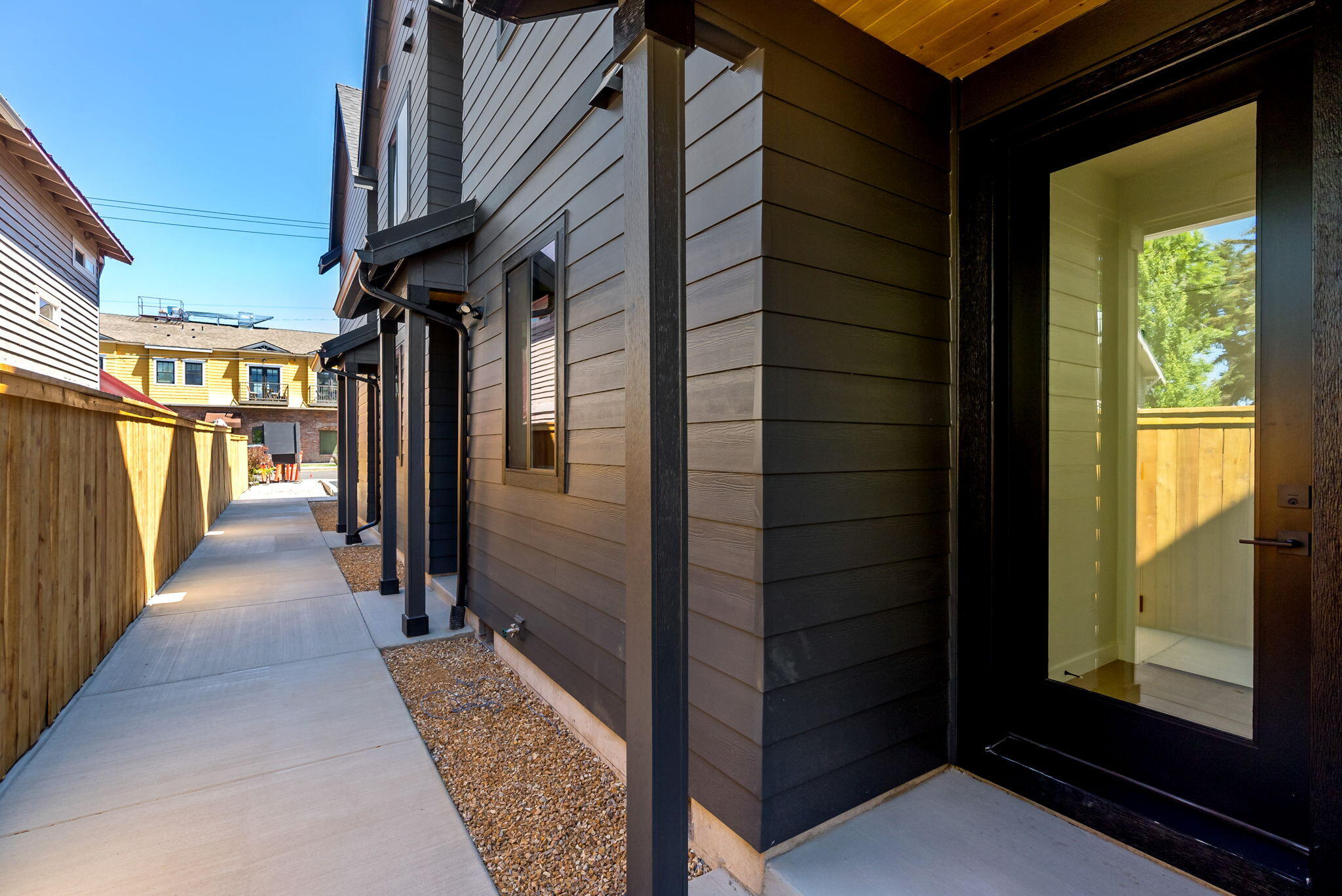 129 NW Broadway Street