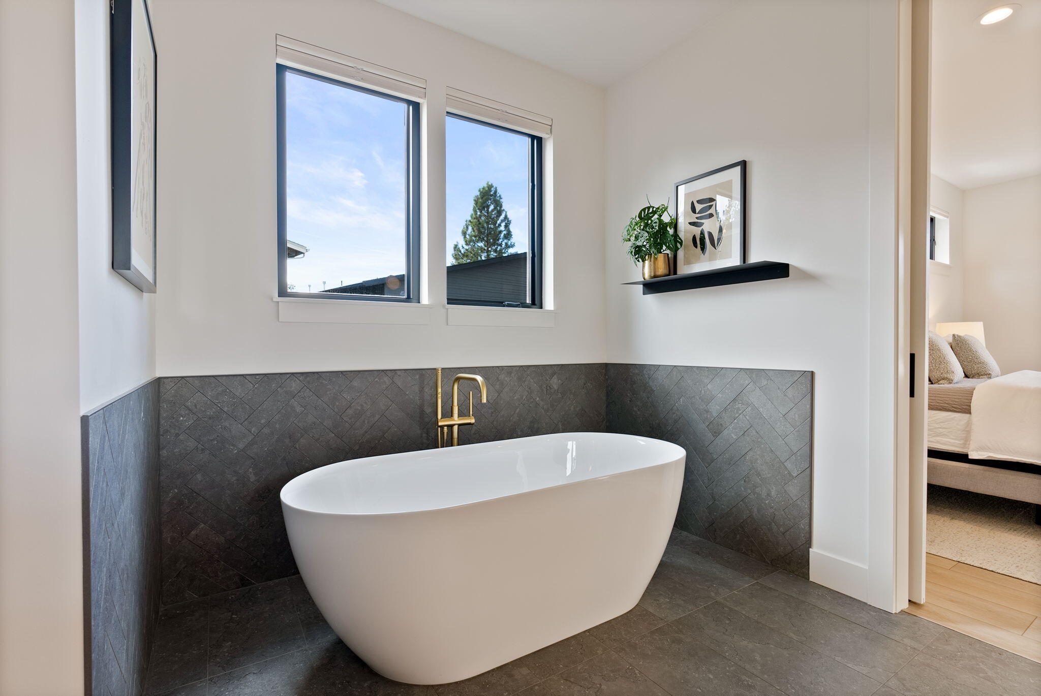 2947 NW Polarstar Avenue