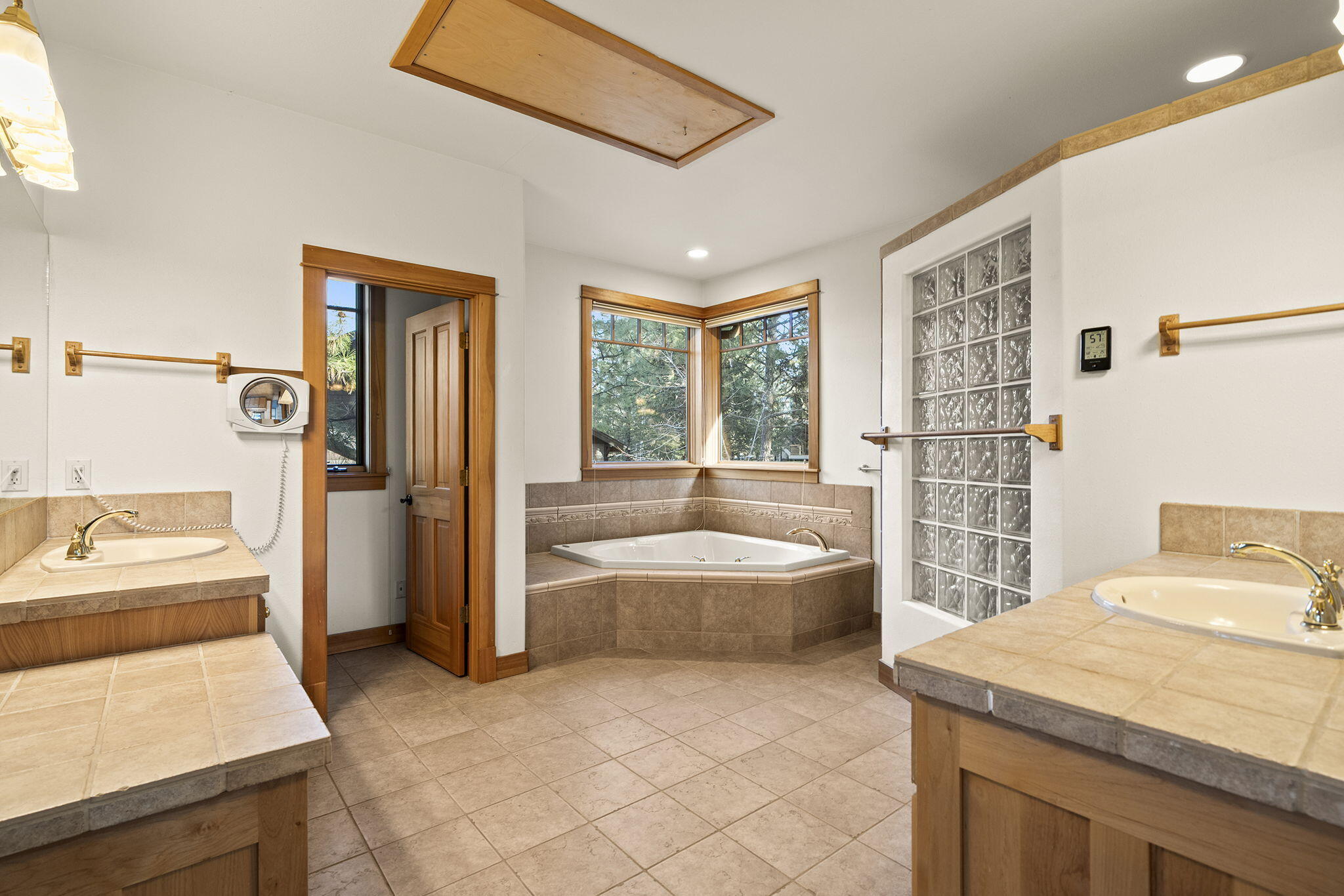 3338 NW Windwood Way