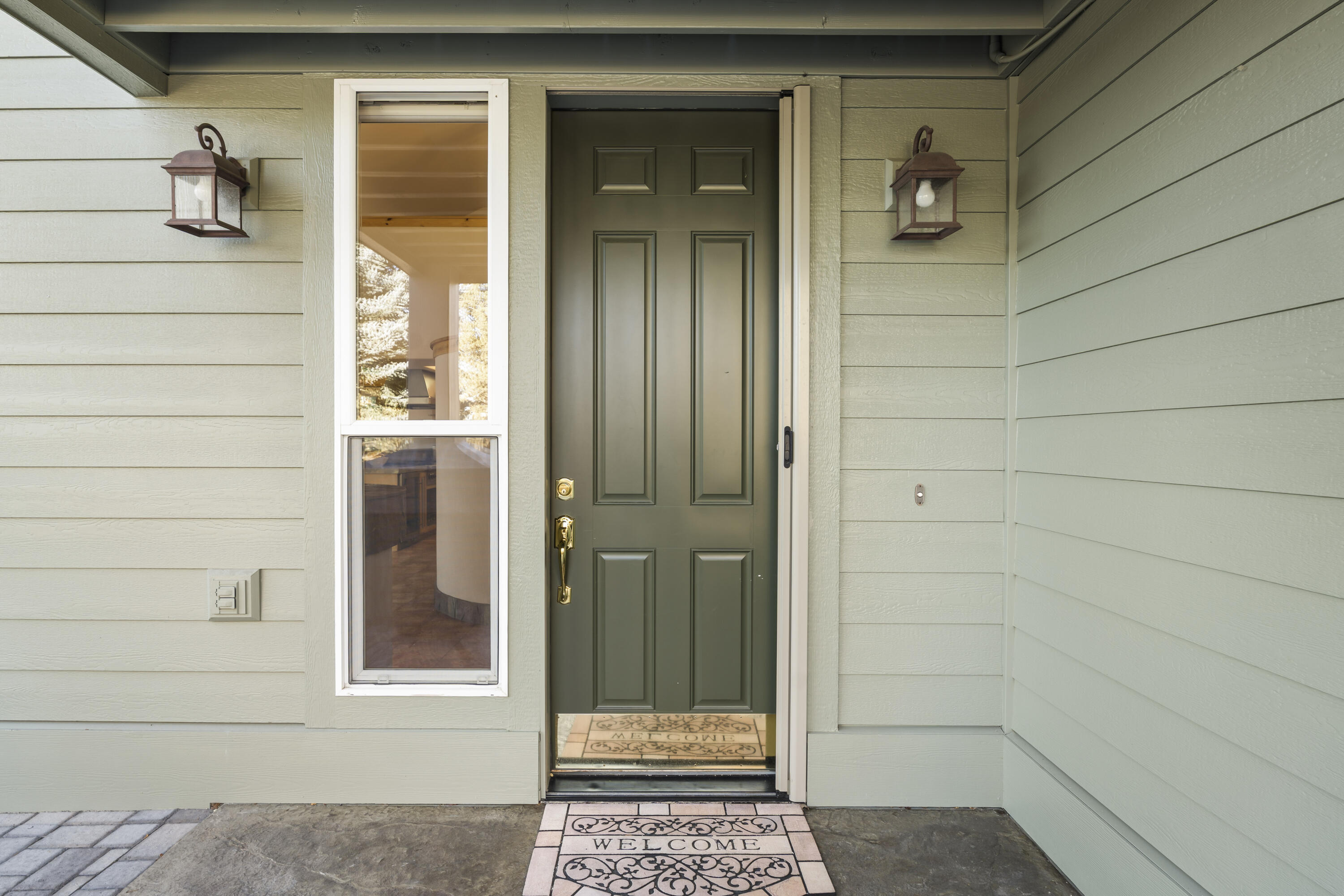 1895 Murrelet Drive
