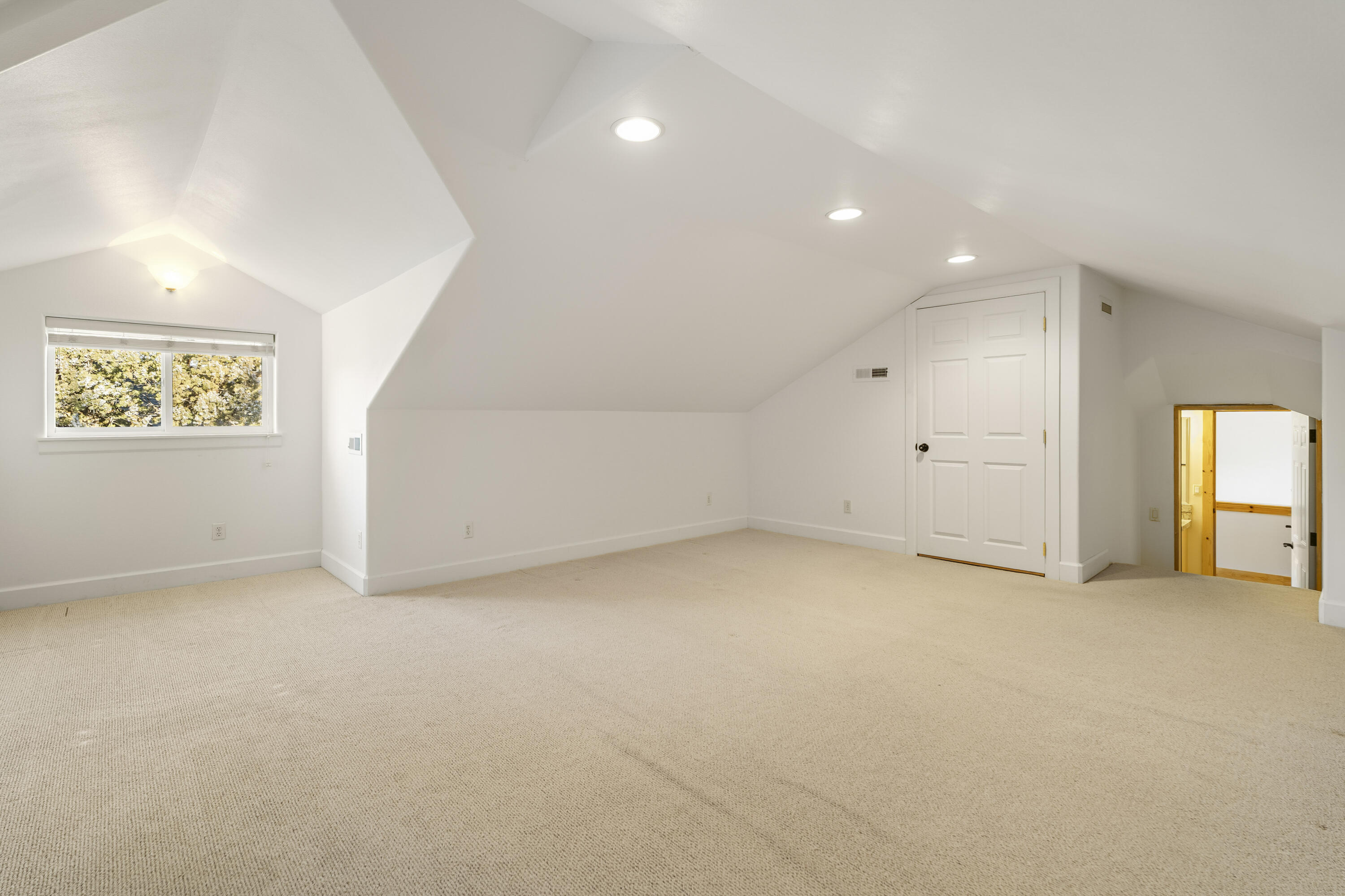1895 Murrelet Drive