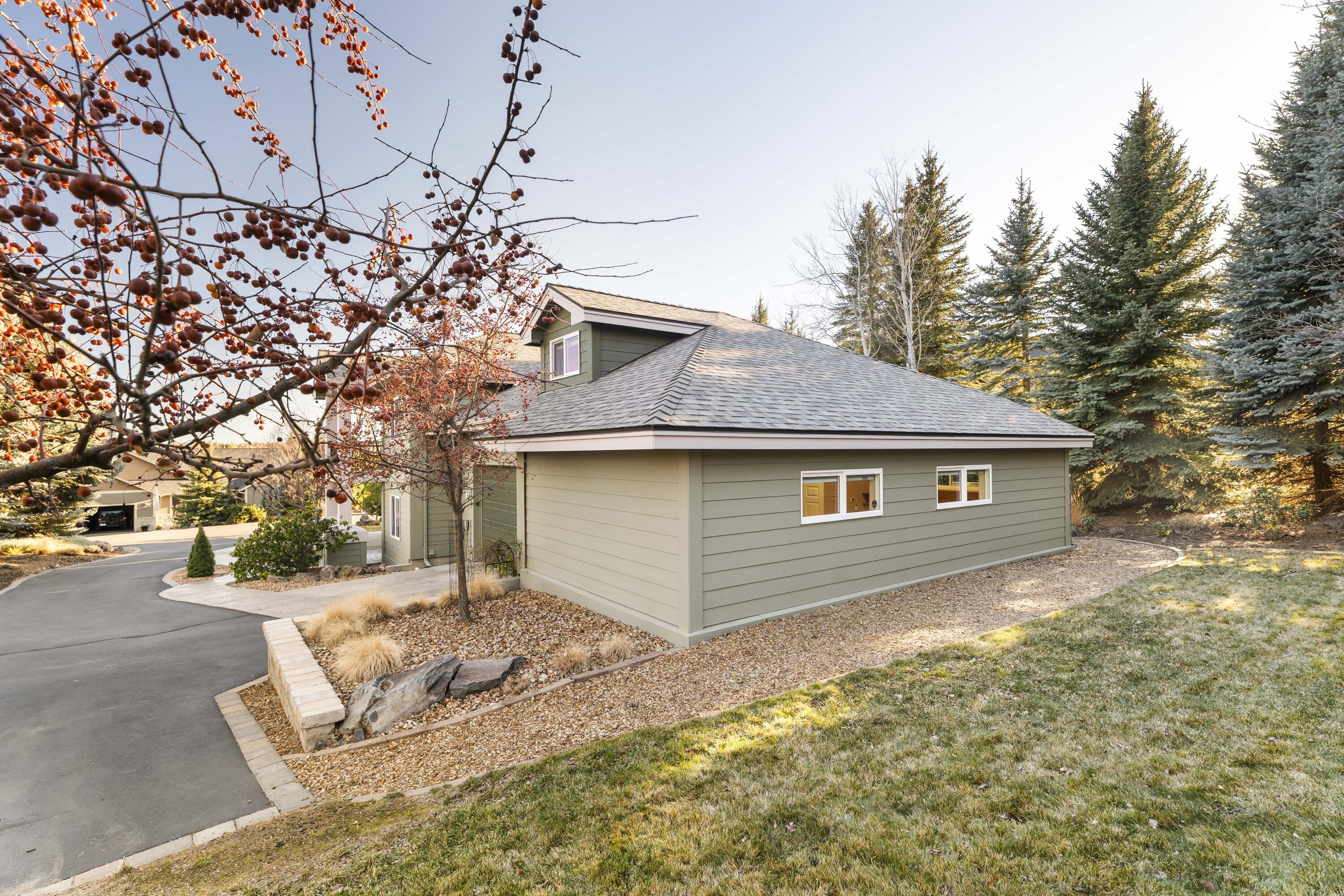 1895 Murrelet Drive