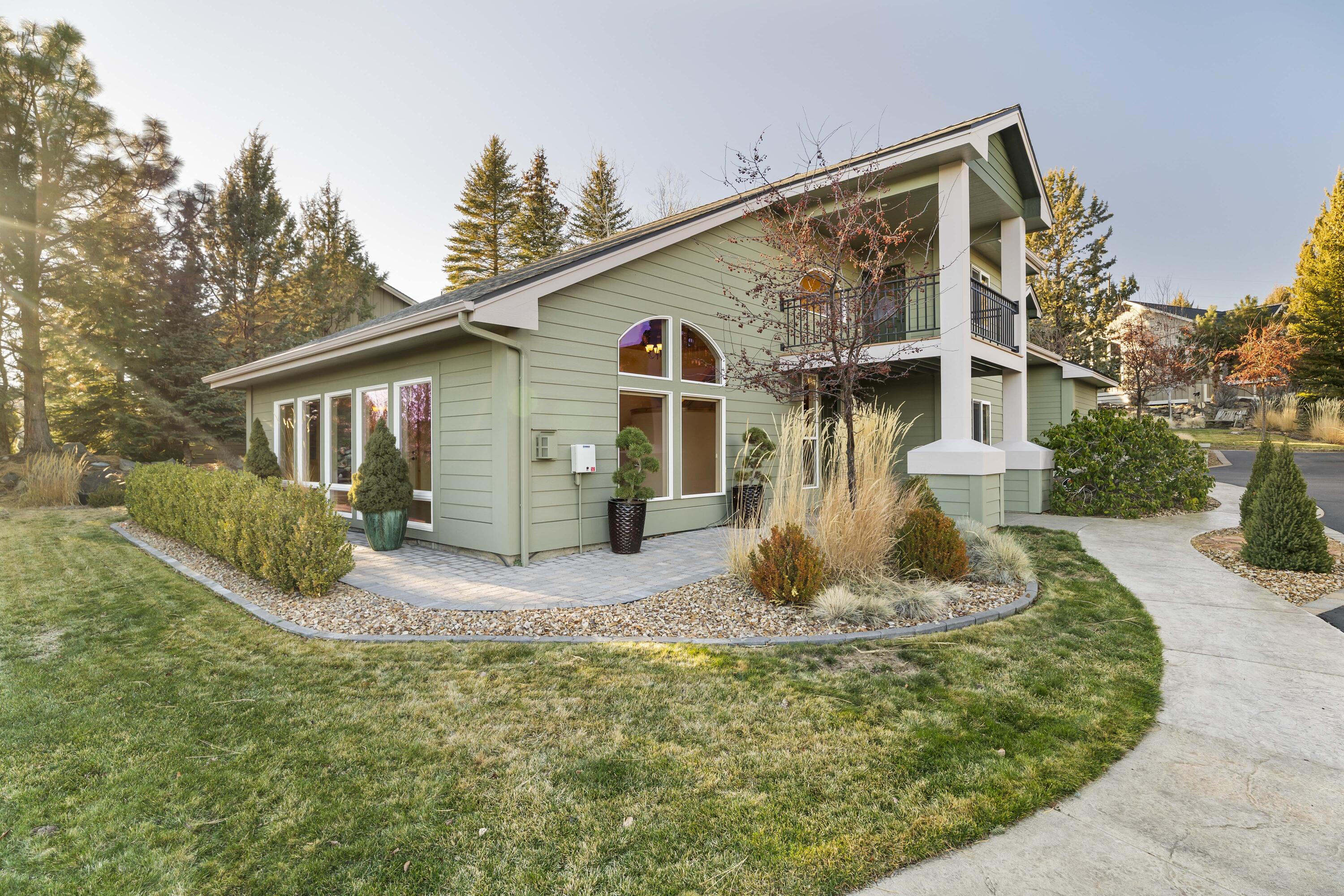 1895 Murrelet Drive