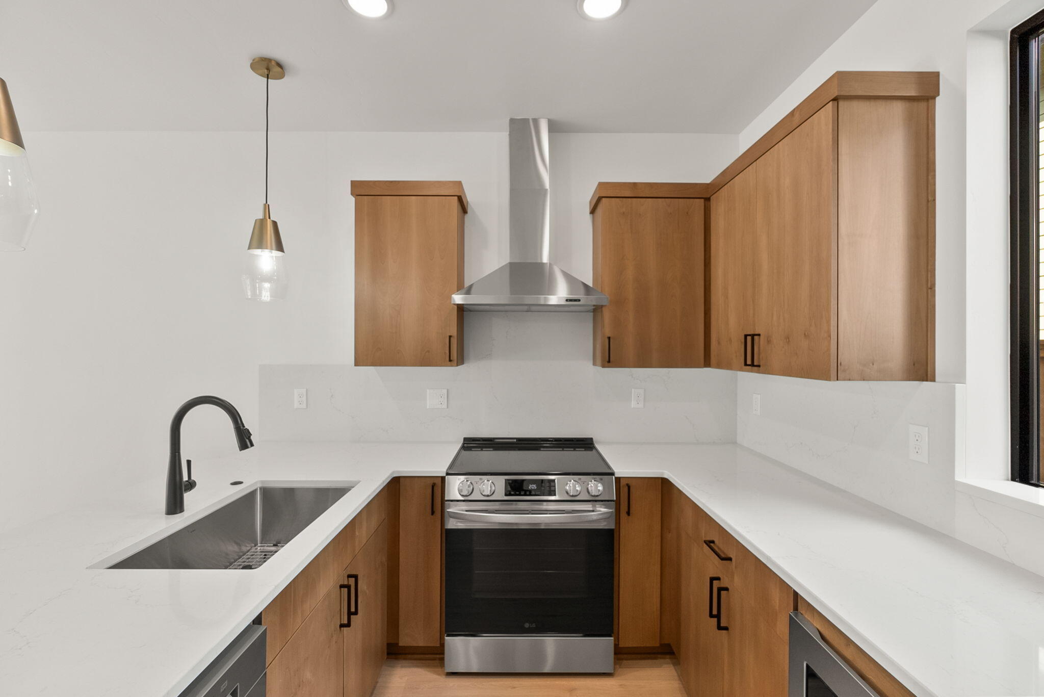 125 NW Broadway Street