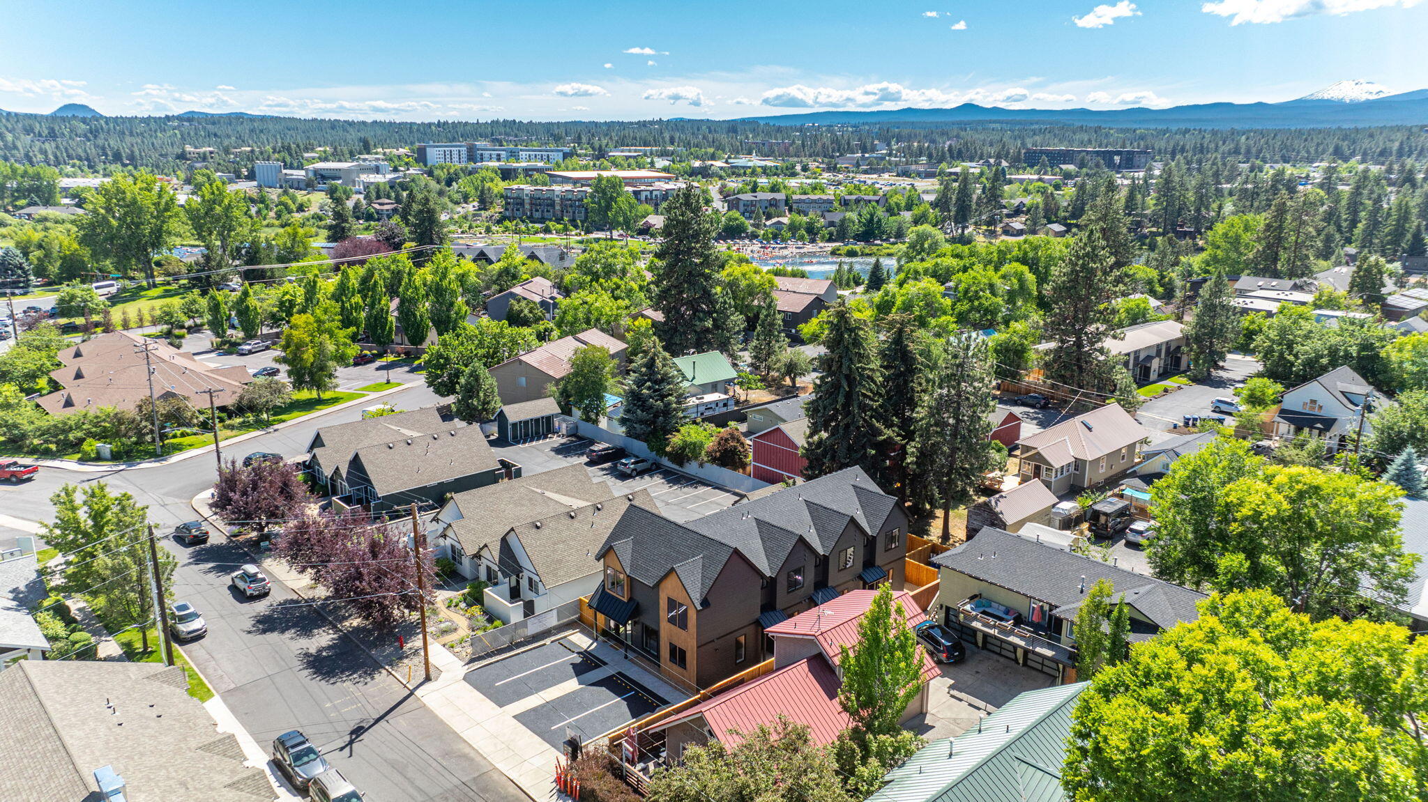 125 NW Broadway Street