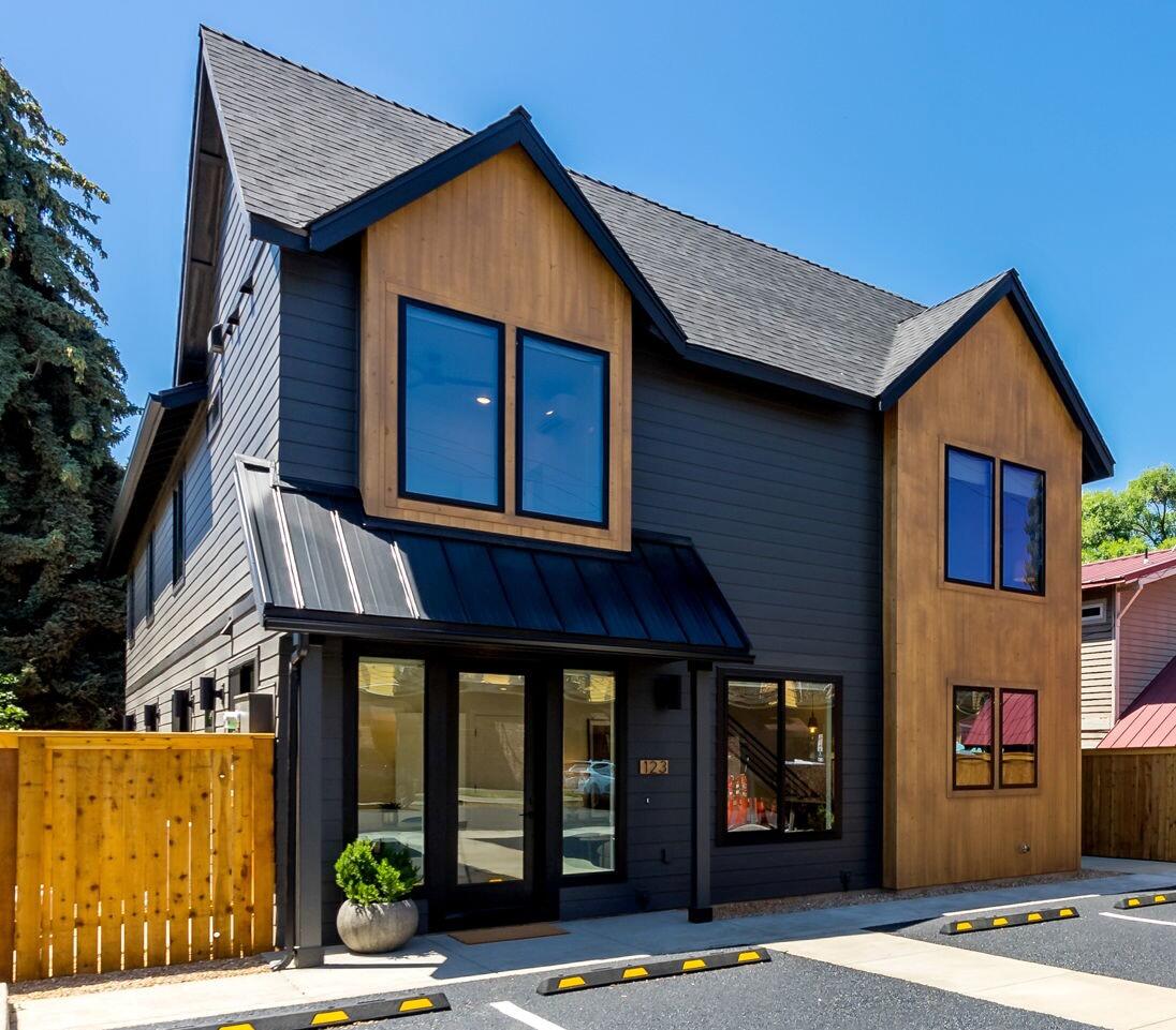 125 NW Broadway Street