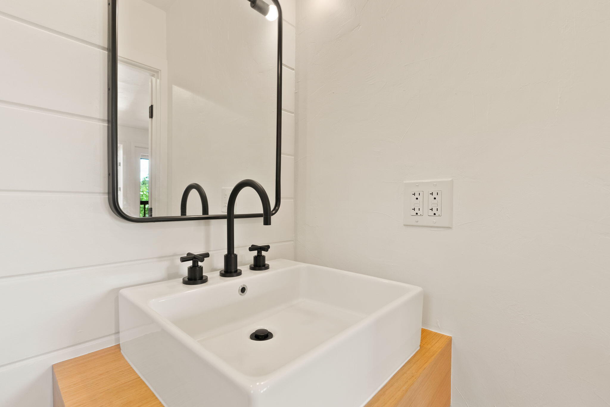 104 NW Congress Street