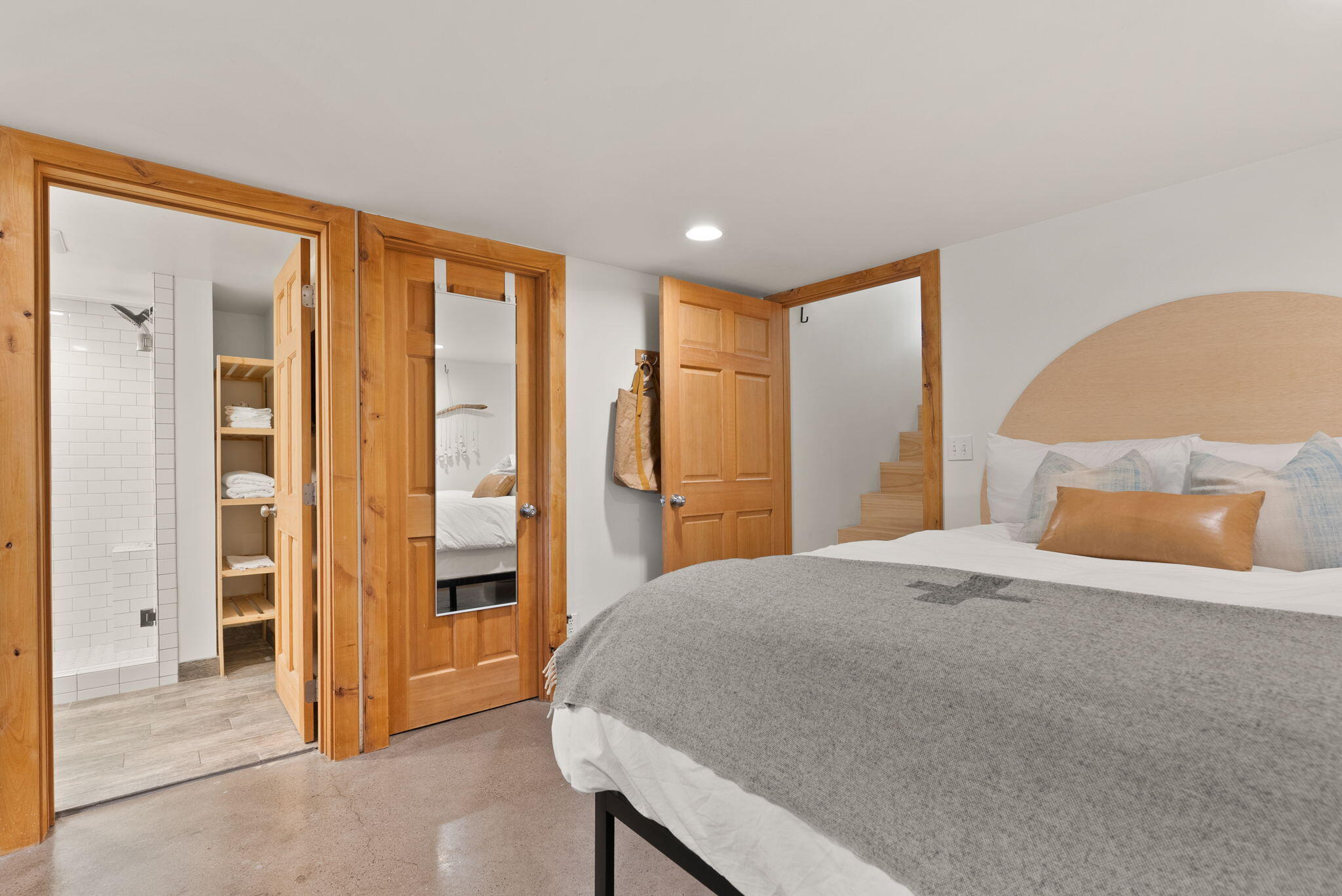 104 NW Congress Street