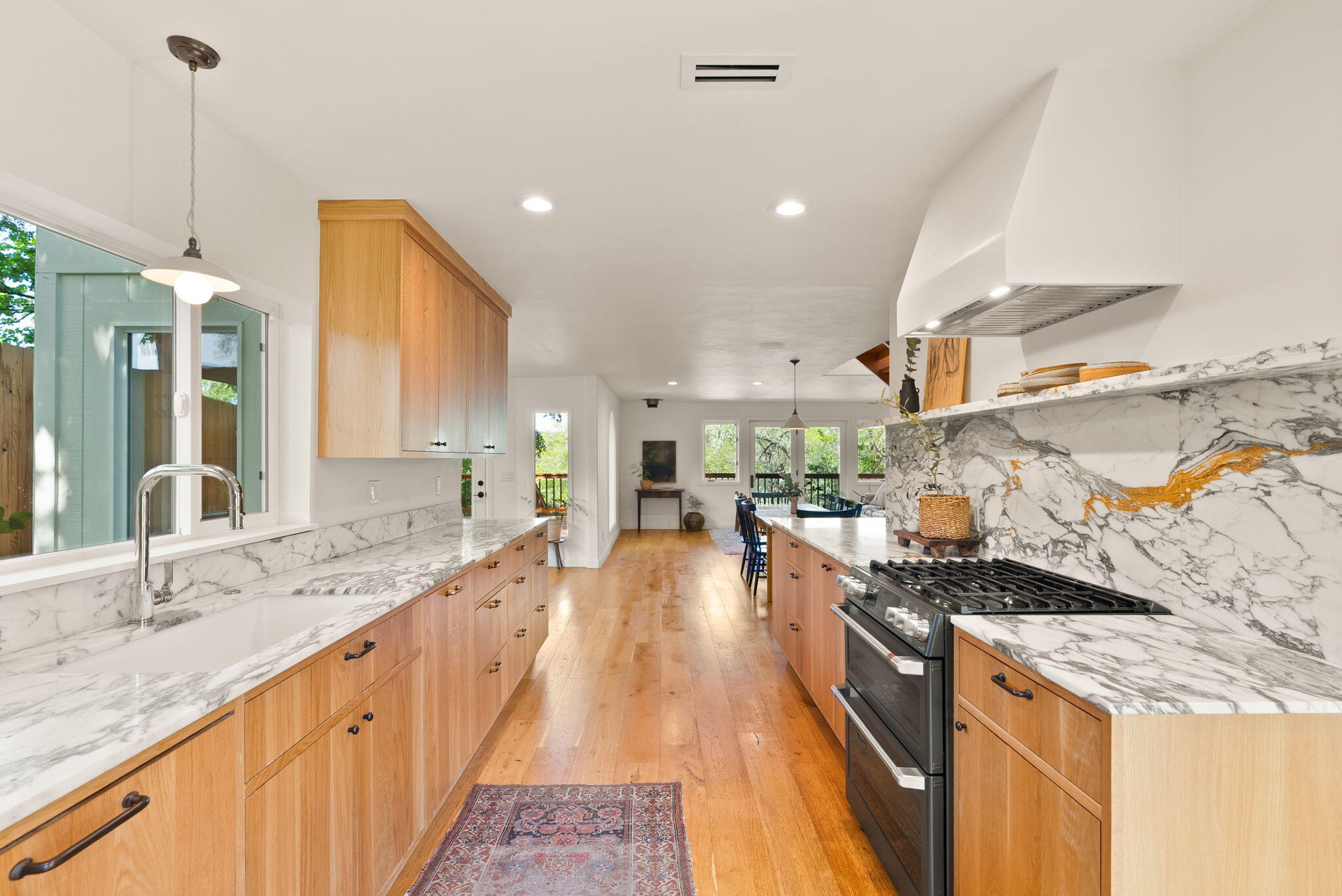 104 NW Congress Street