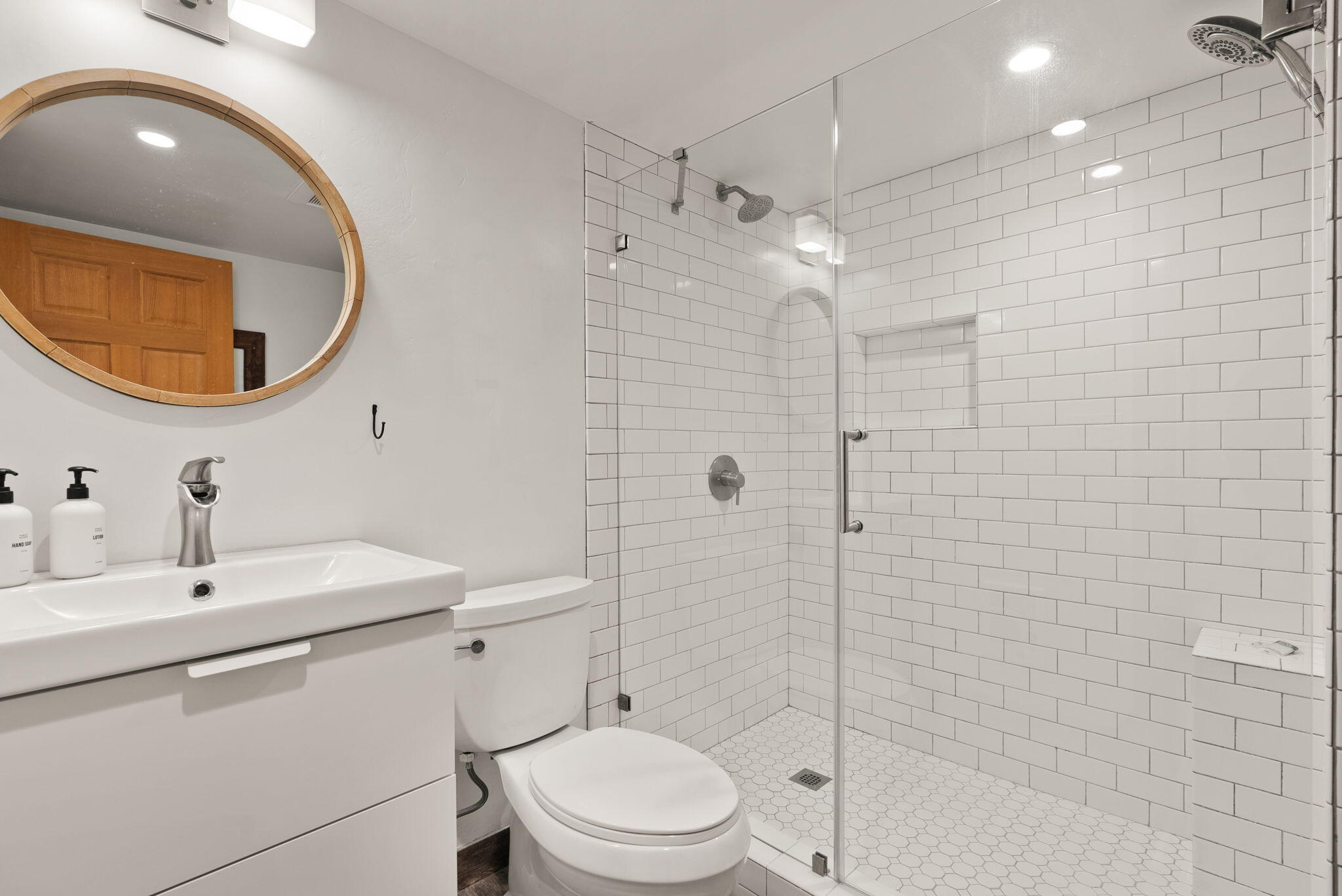 104 NW Congress Street