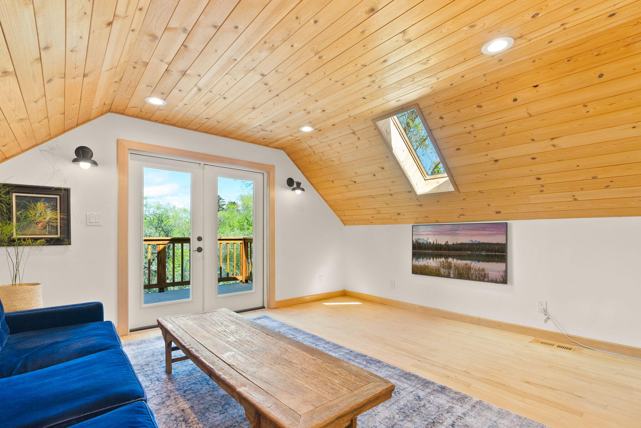 104 NW Congress Street