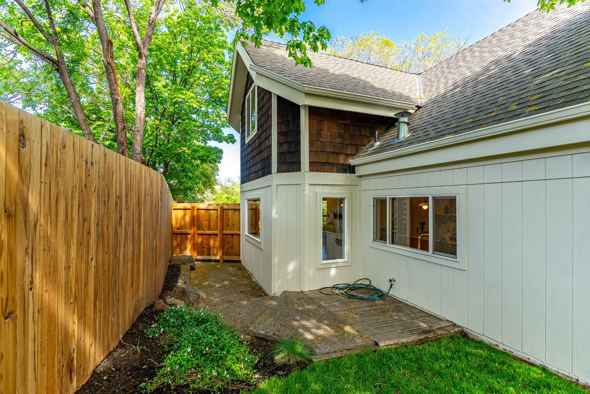 104 NW Congress Street