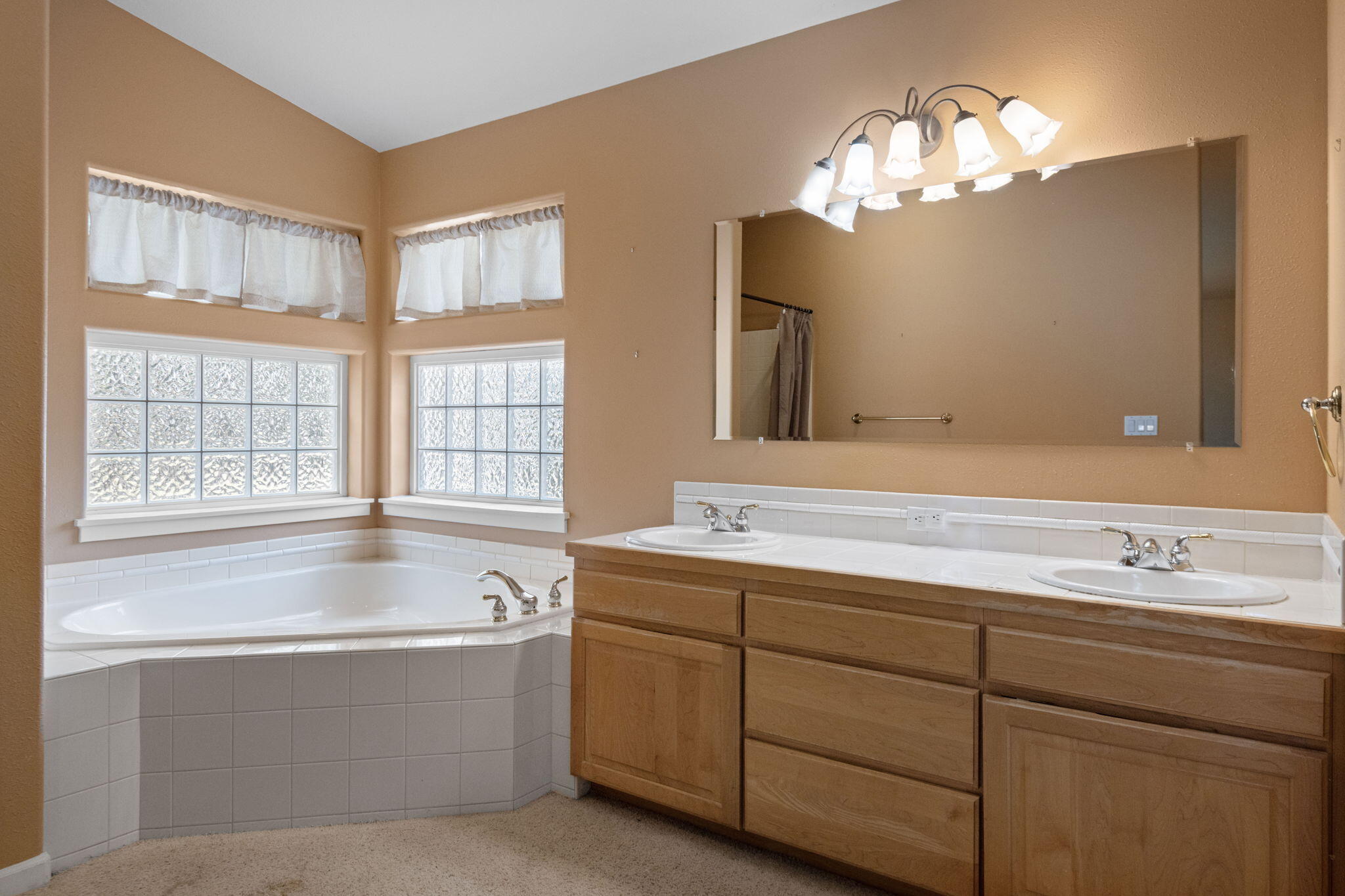 2903 NW Fairway Heights Drive