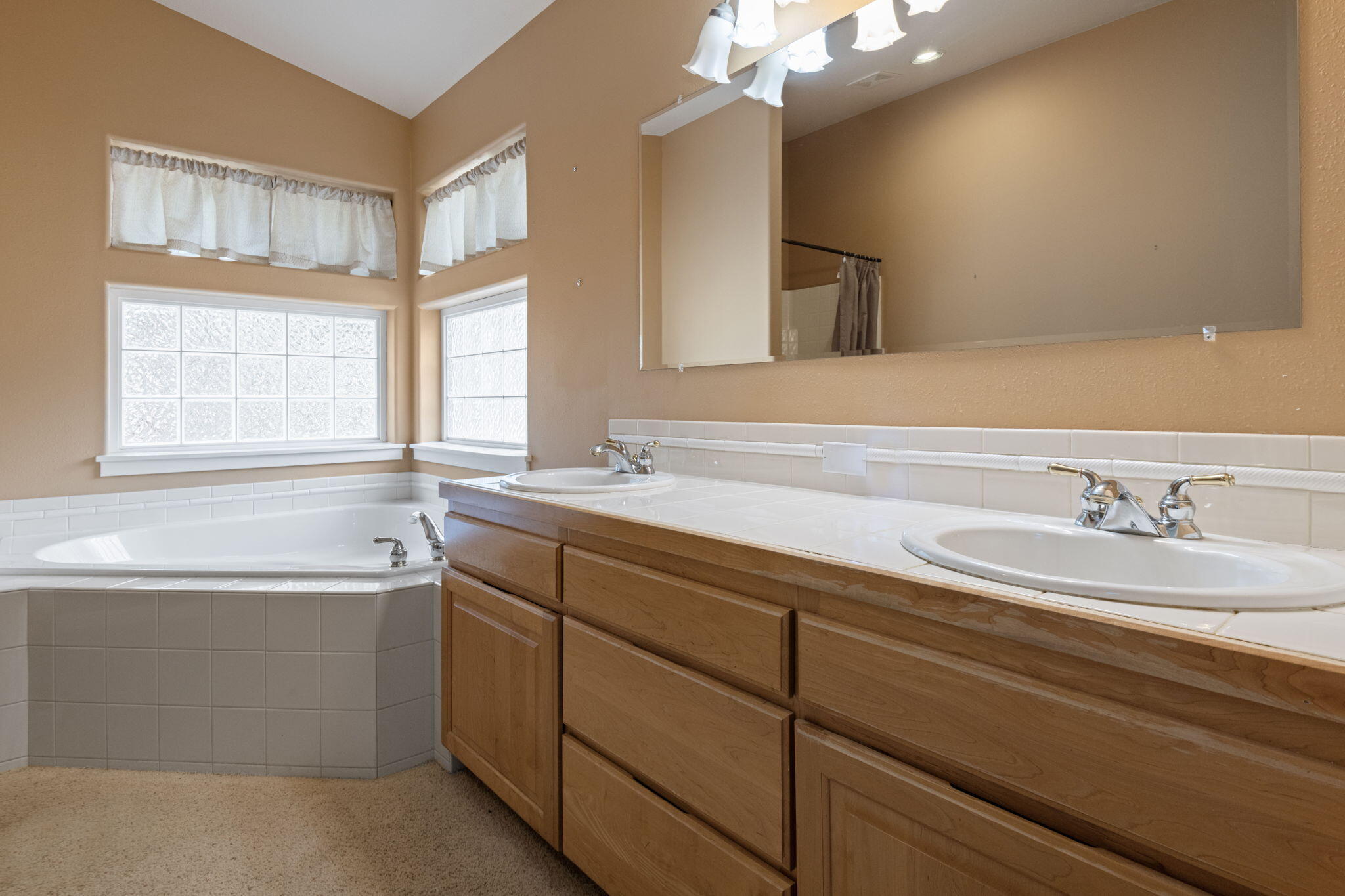 2903 NW Fairway Heights Drive