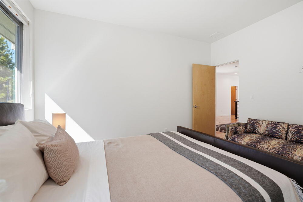 2048 NW Shiraz Court