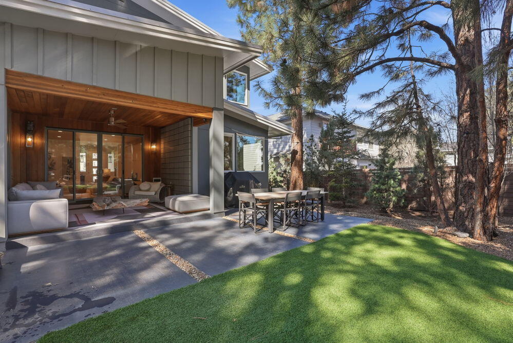 2048 NW Shiraz Court