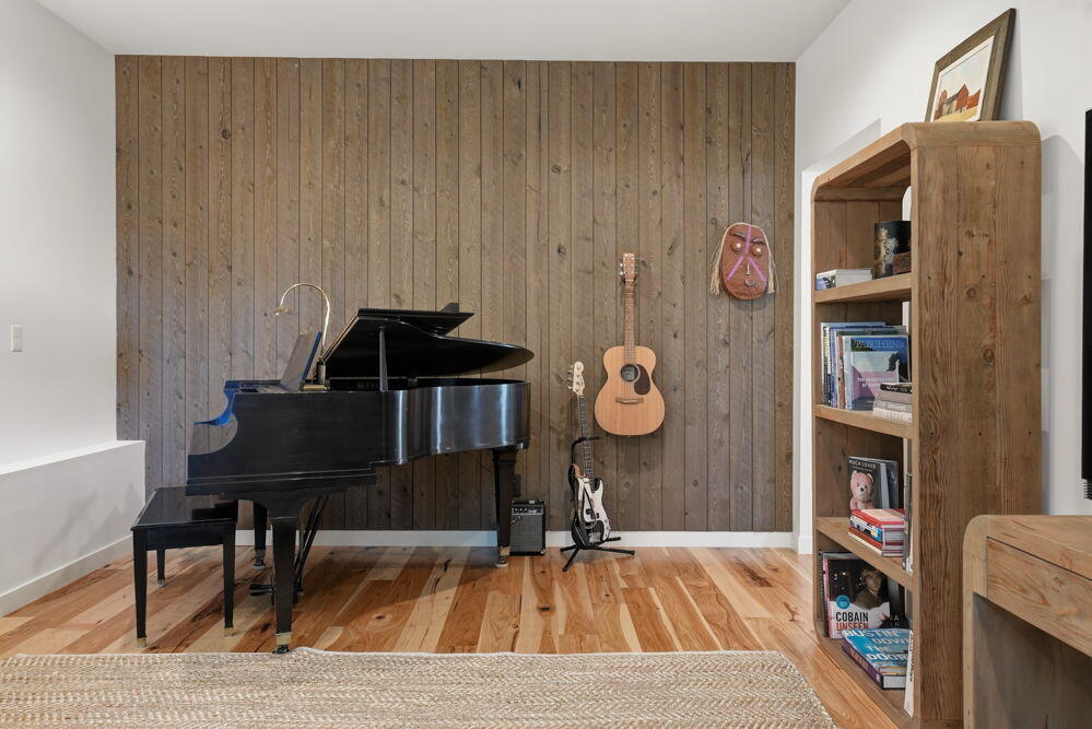 2048 NW Shiraz Court