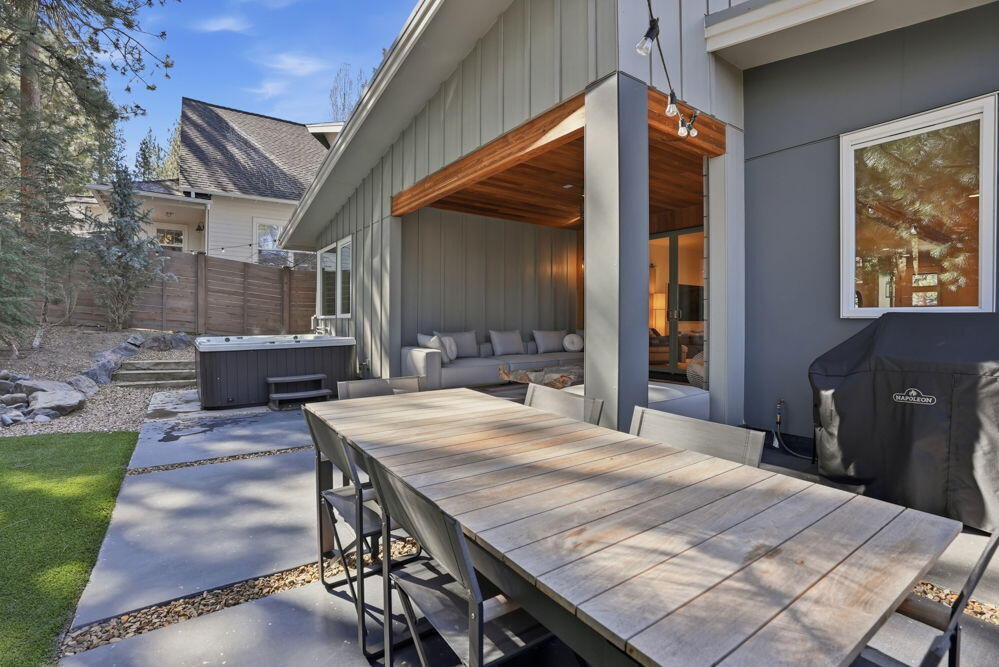 2048 NW Shiraz Court