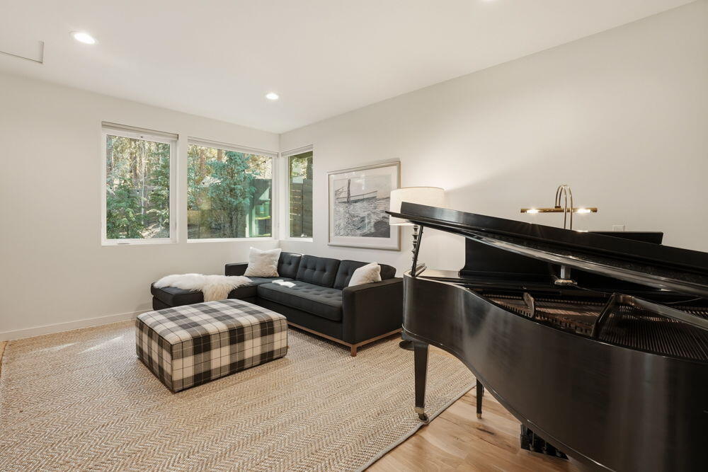 2048 NW Shiraz Court