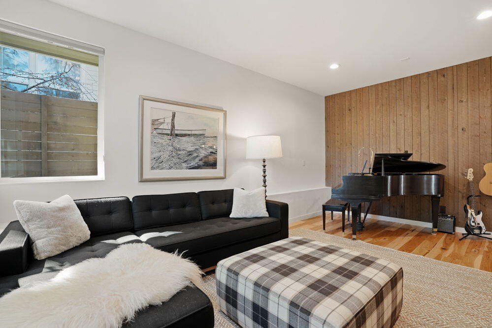 2048 NW Shiraz Court