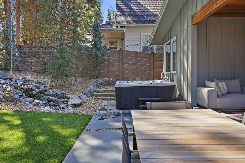 2048 NW Shiraz Court