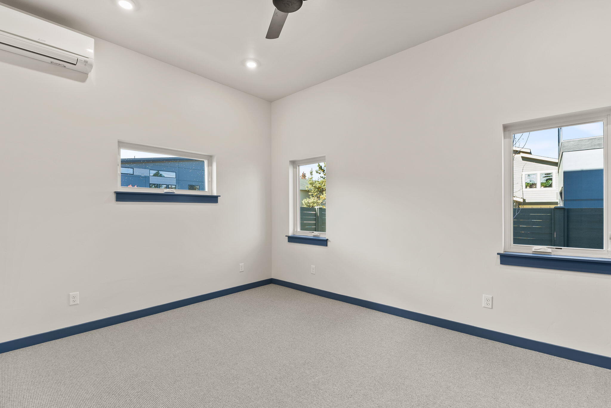 12 SW Roosevelt Avenue