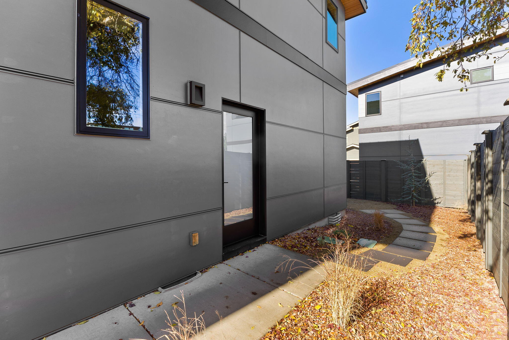 12 SW Roosevelt Avenue