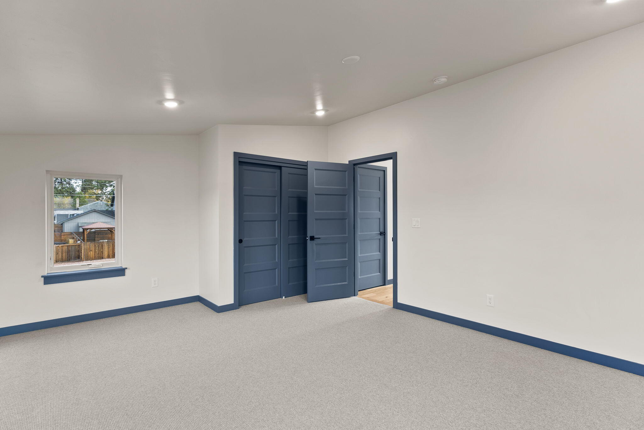 12 SW Roosevelt Avenue