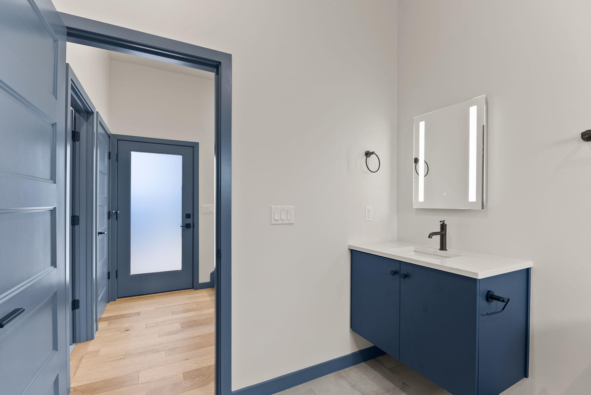 12 SW Roosevelt Avenue