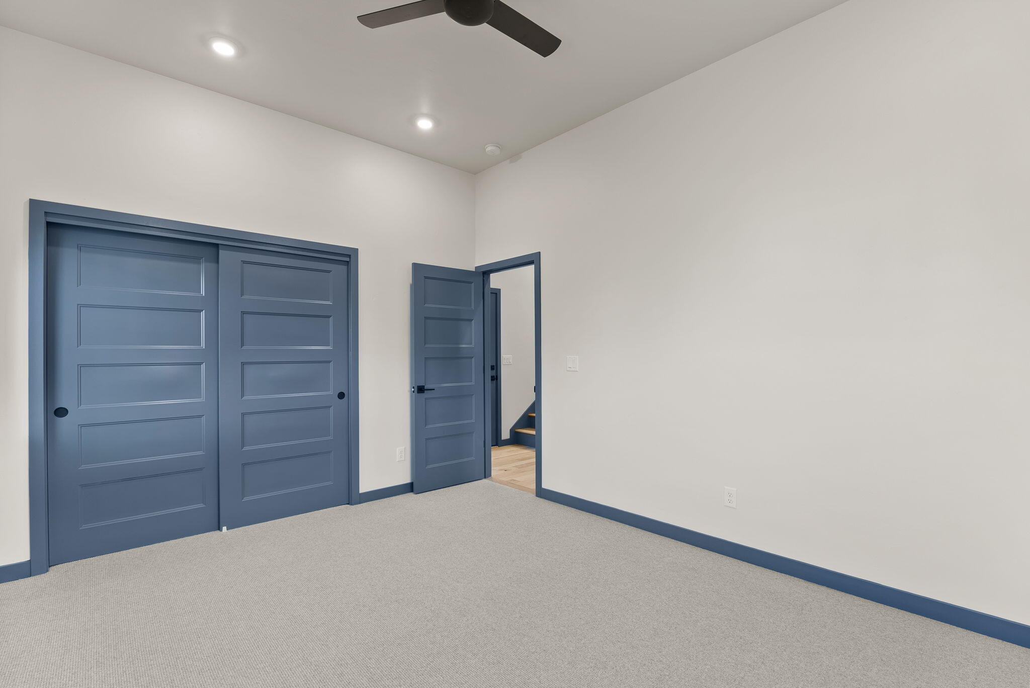 12 SW Roosevelt Avenue